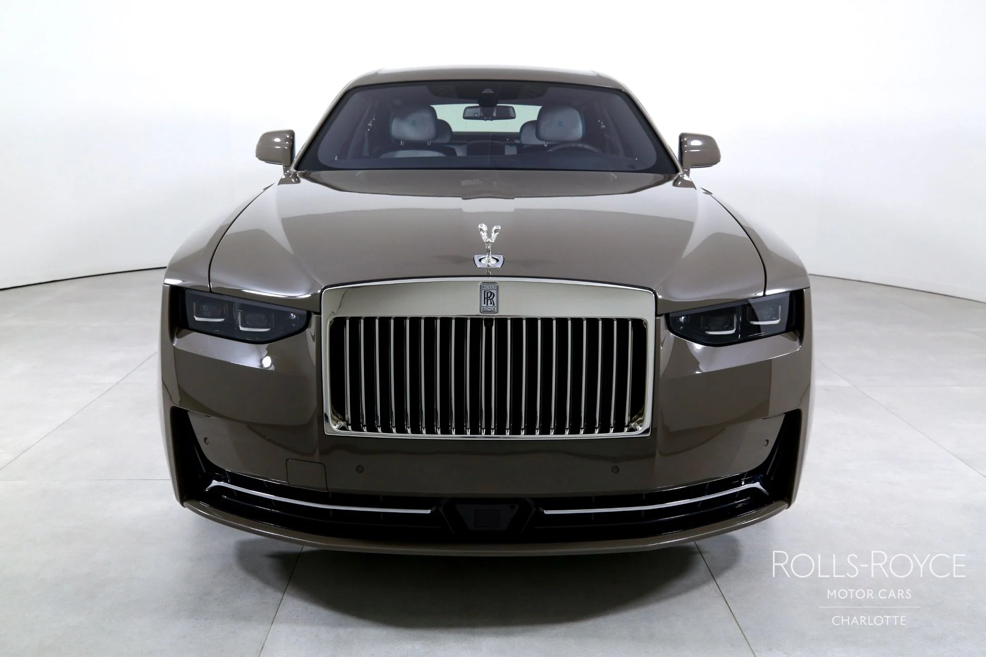 mph006_1484673631_Used_2025_Rolls_Royce_Ghost_1759510871_6132b5c324