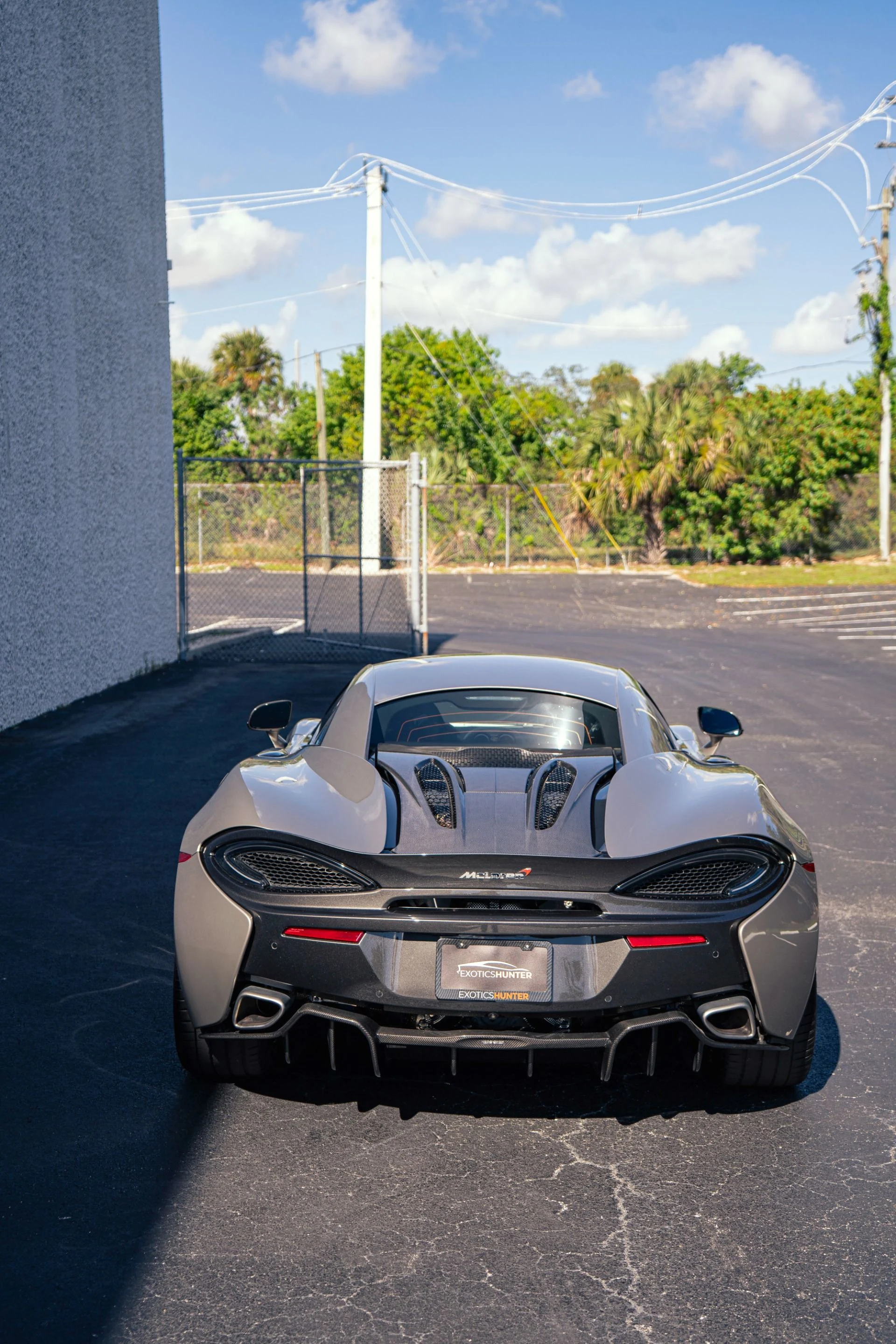 mph006_1496793811_Used_2016_Mc_Laren_570_S_Full_Exterior_Carbon_Packs_1788045372_e1466b1d44