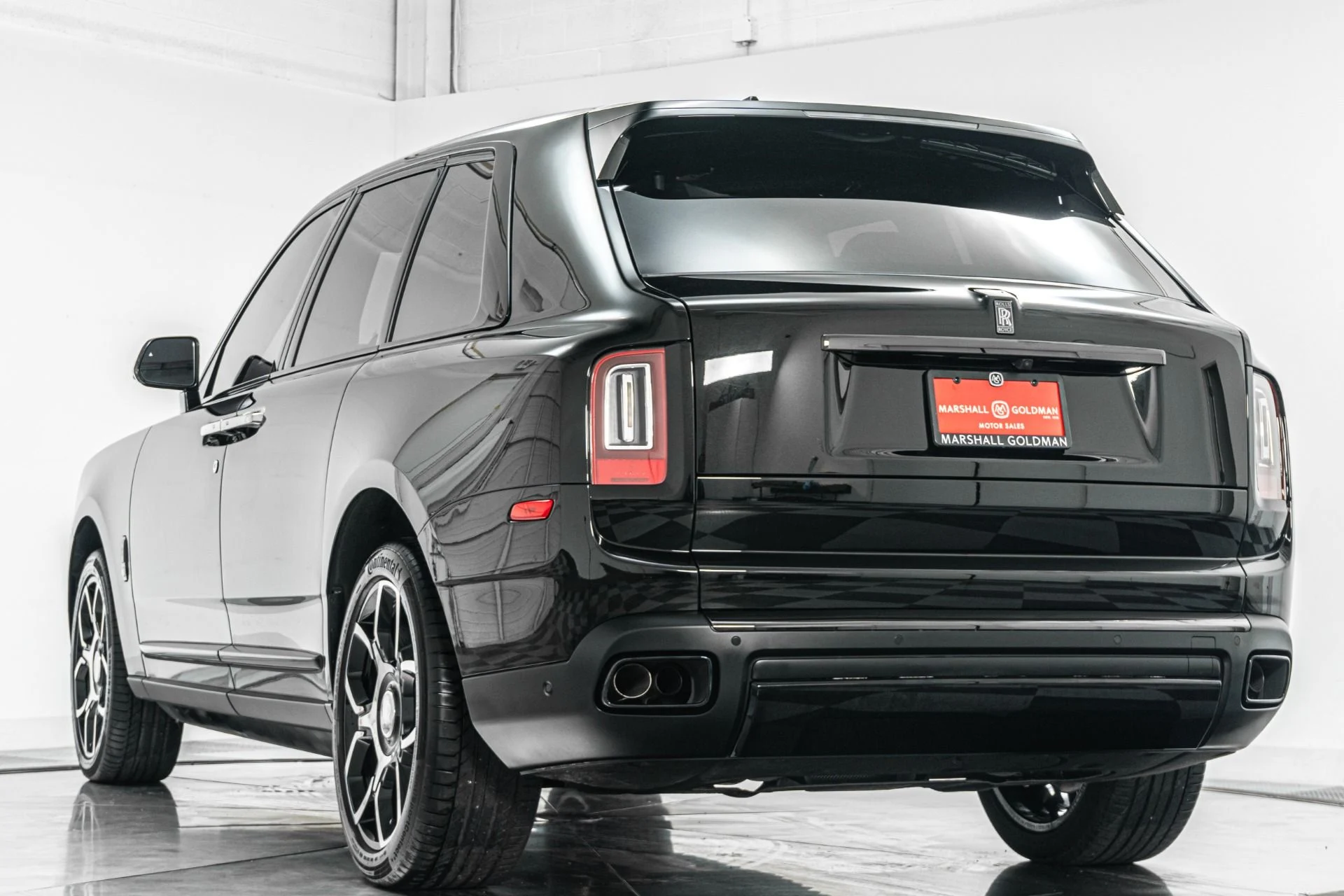 mph006_1504408388_Used_2024_Rolls_Royce_Cullinan_Black_Badge_Very_Low_Miles_Rear_Console_With_Crystalware_1779371397_a22cb91243