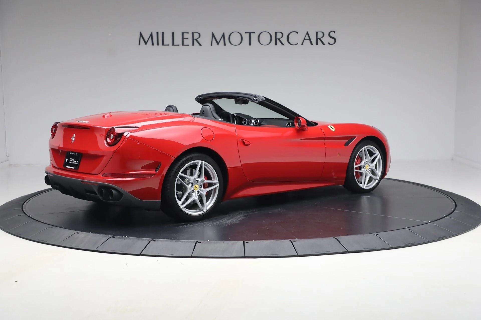 mph006_1514429547_Used_2017_Ferrari_California_T_1787347331_8118a9cccc