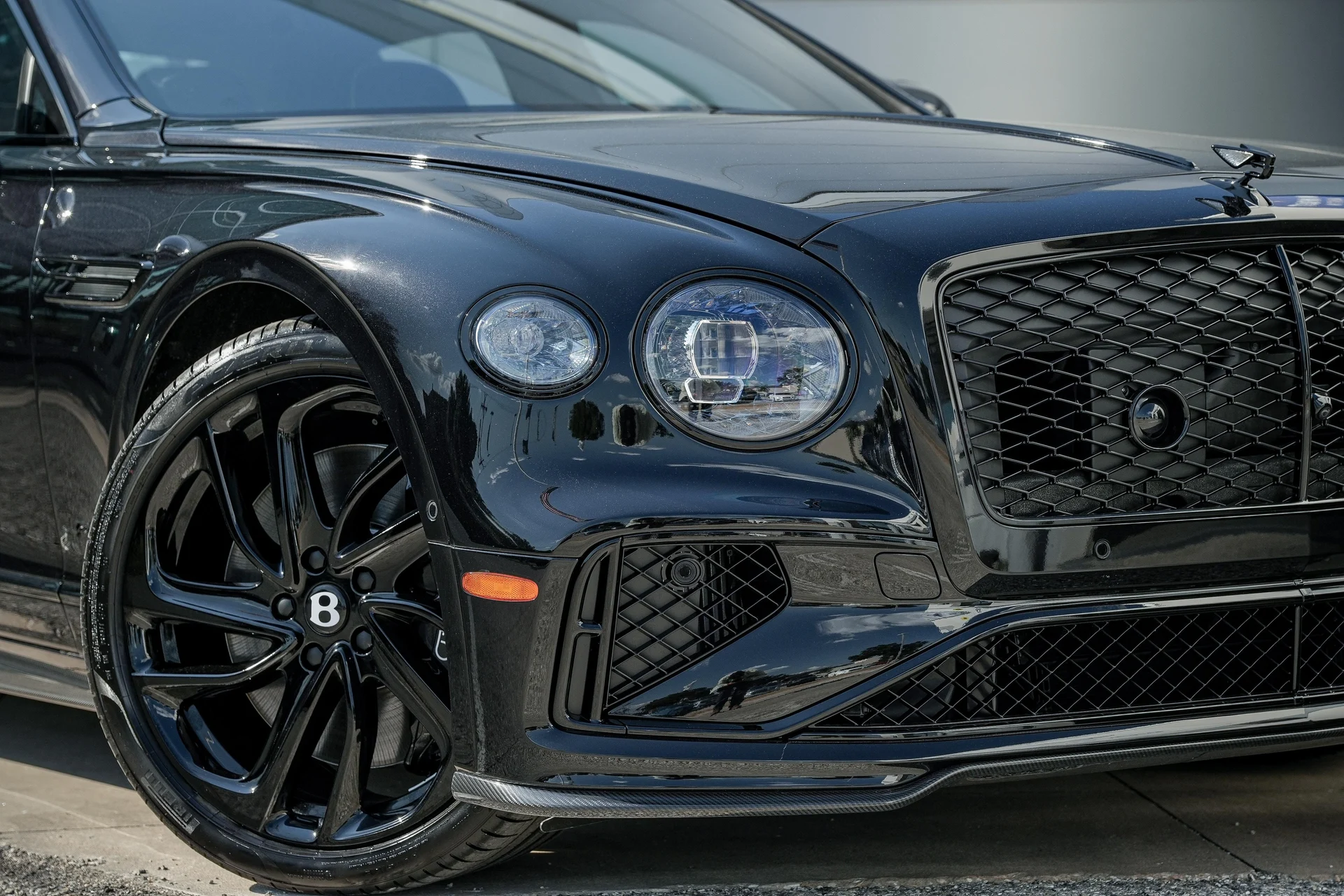 mph006_1518517447_Hi_Tech_Luxury_Imports_LLC_SCBBR_6_ZG_1_SC_022806_image_6_3cf5ee9197