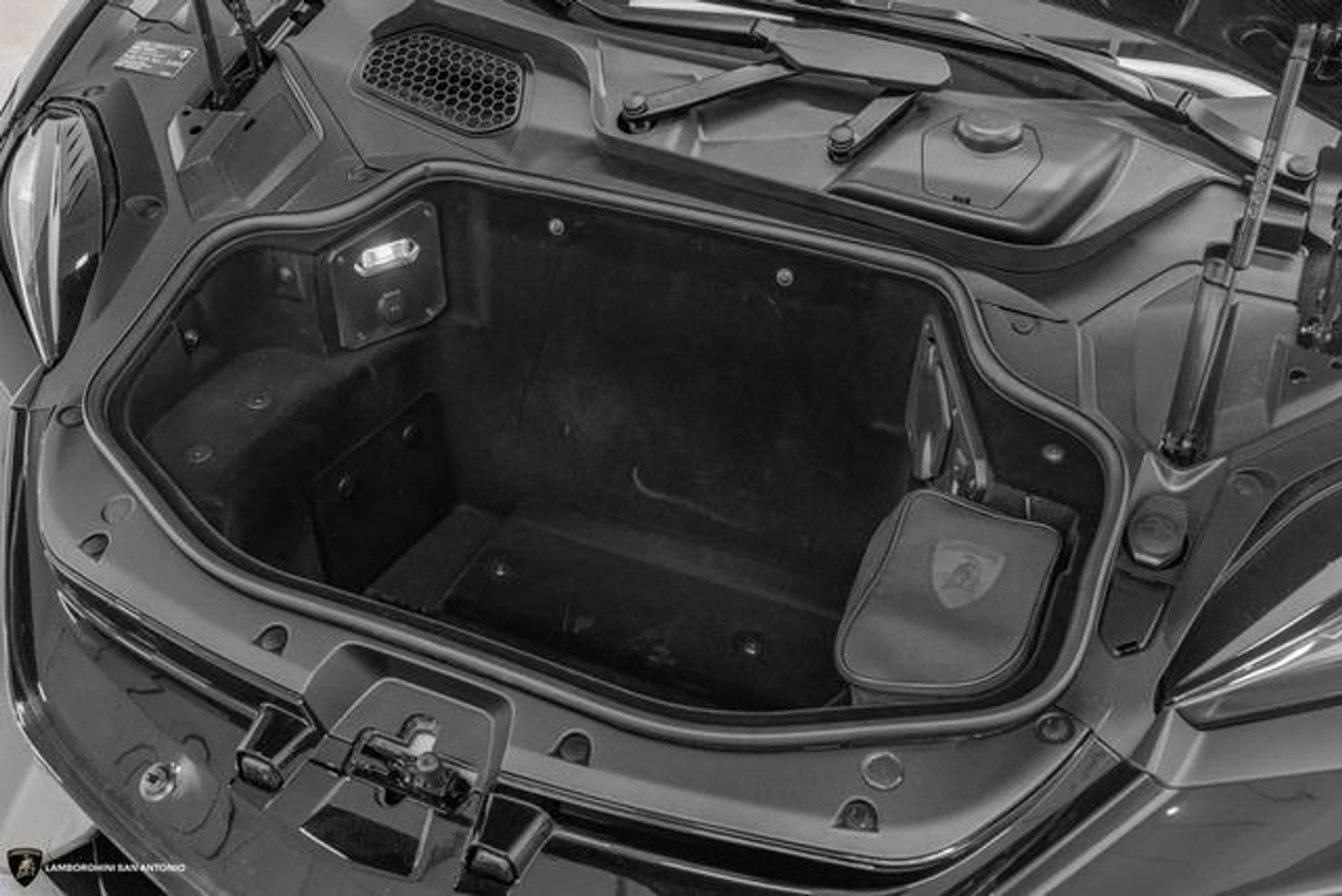 mph006_1520261714_l_Igxa_N_Oo_U_Zk_AS_1tv1_UL_Jnhc45_XQ_b5ab76322a