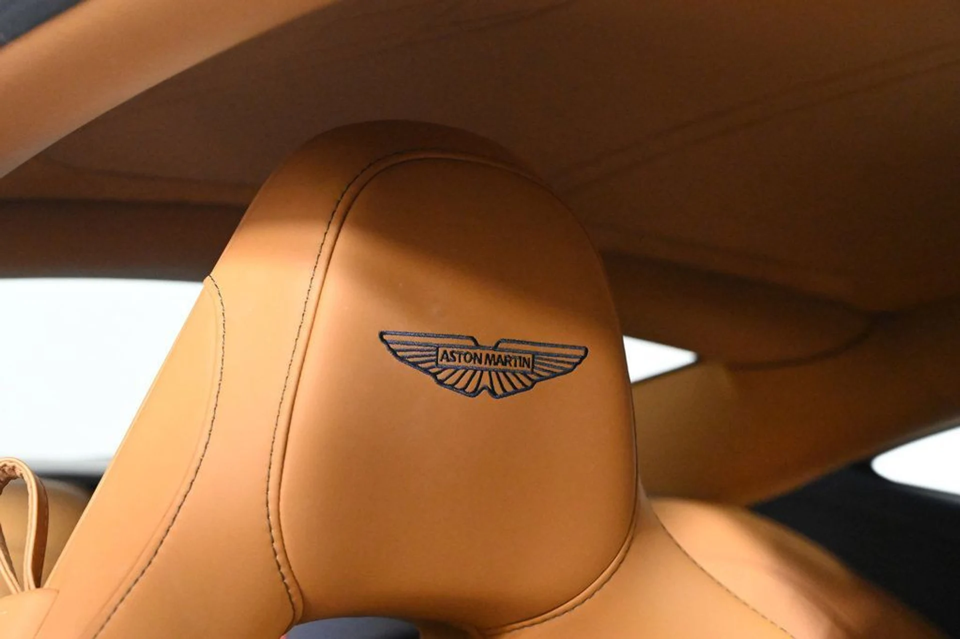 mph006_1532008736_used_2024_aston_martin_db12_coupe_11350_23000409_6_1024_015f80d424