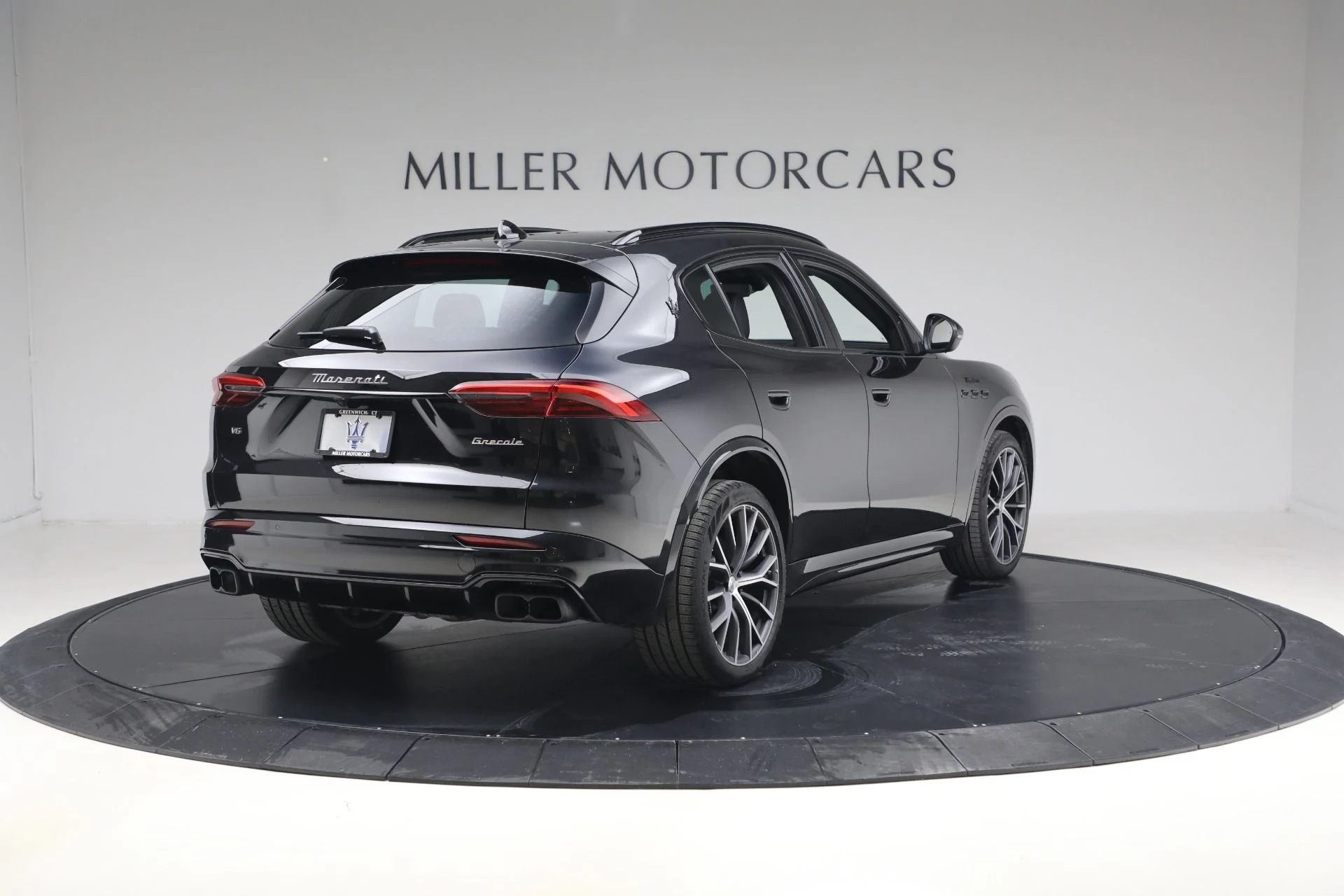 mph006_153260159_New_2026_Maserati_Grecale_Modena_V6_1770392494_923be1aff9