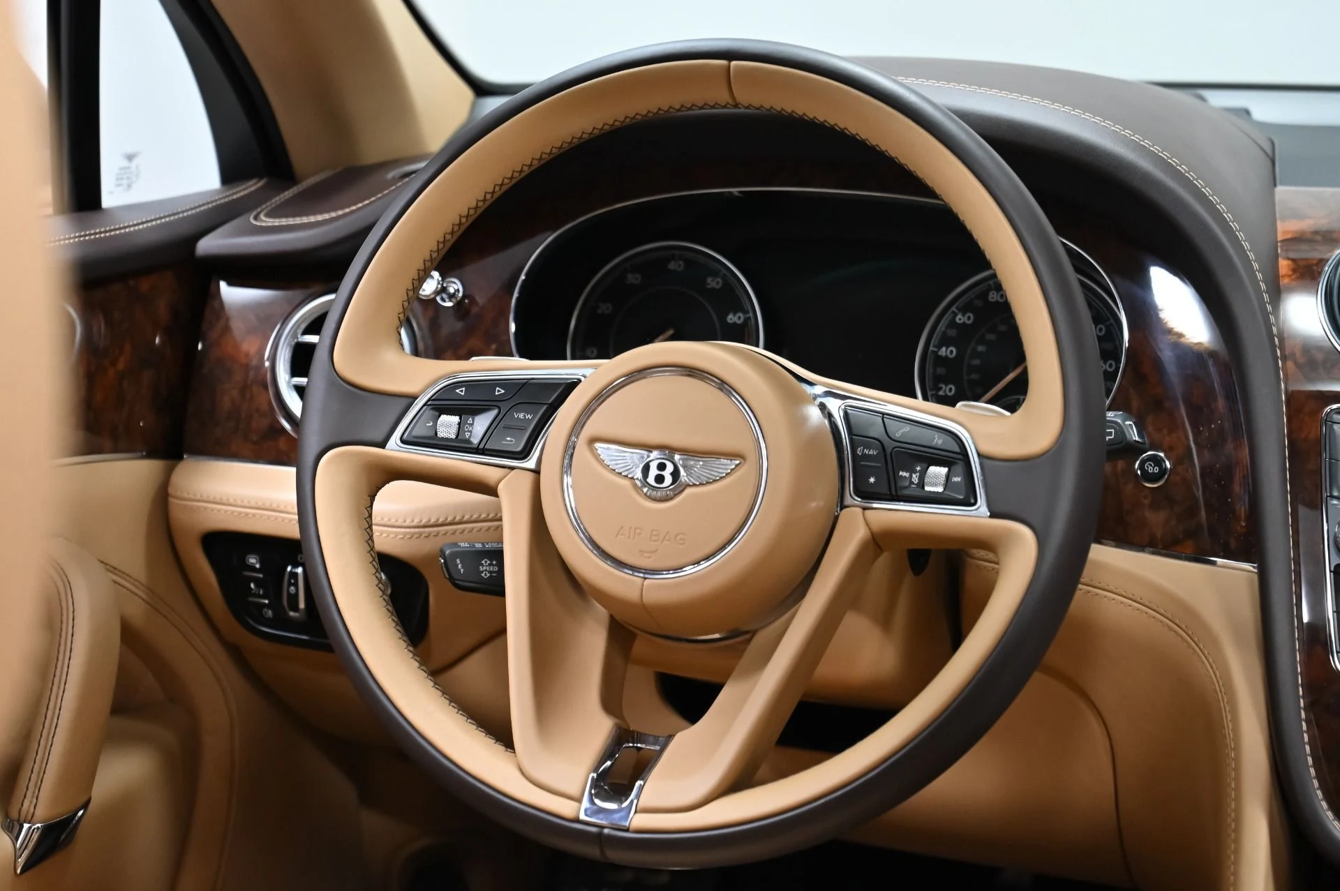 mph006_1553112704_Used_2017_Bentley_Bentayga_W12_1759876449_a1dee14ab6