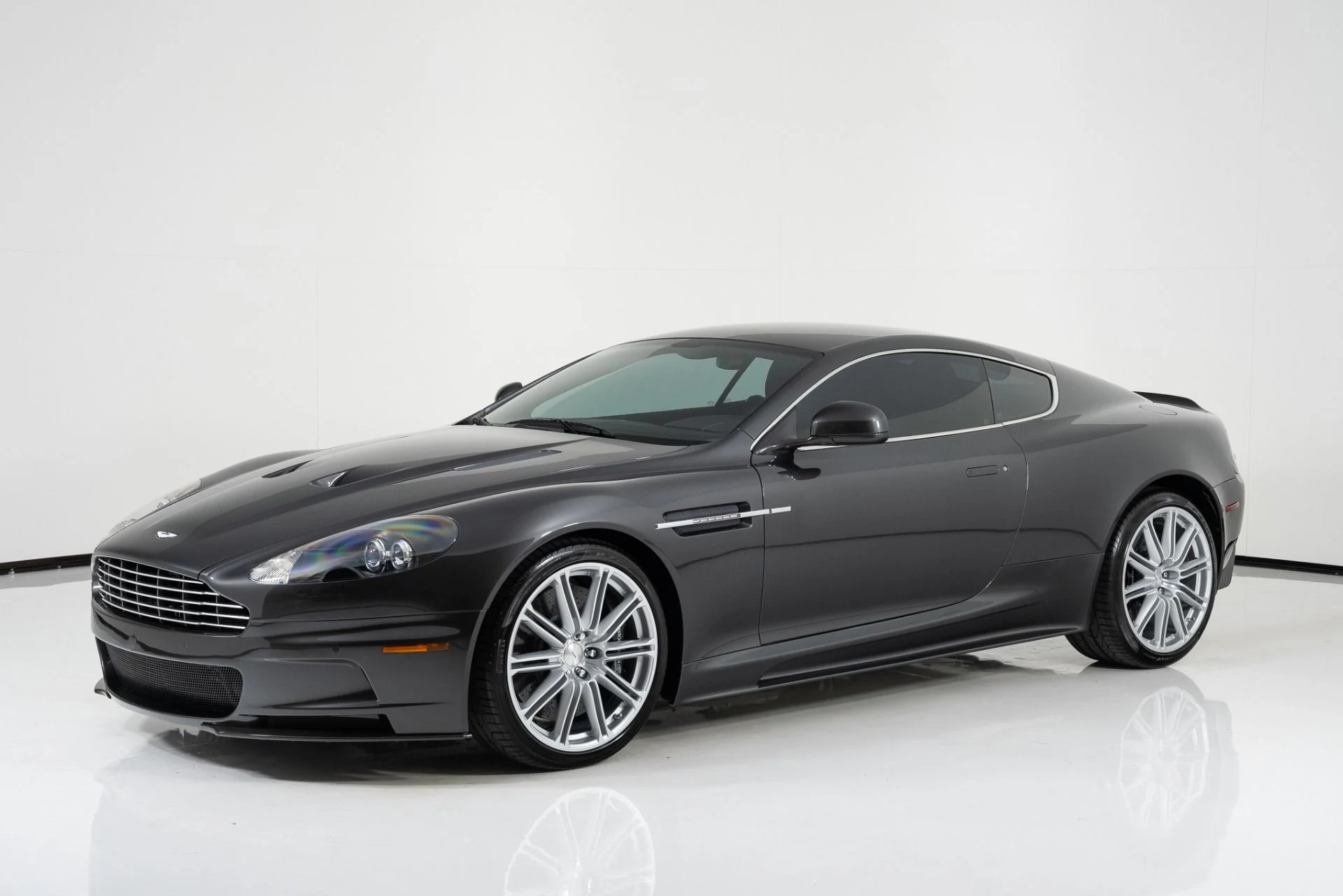 mph006_1554114933_Used_2011_Aston_Martin_DBS_1701890207_b712fa832c