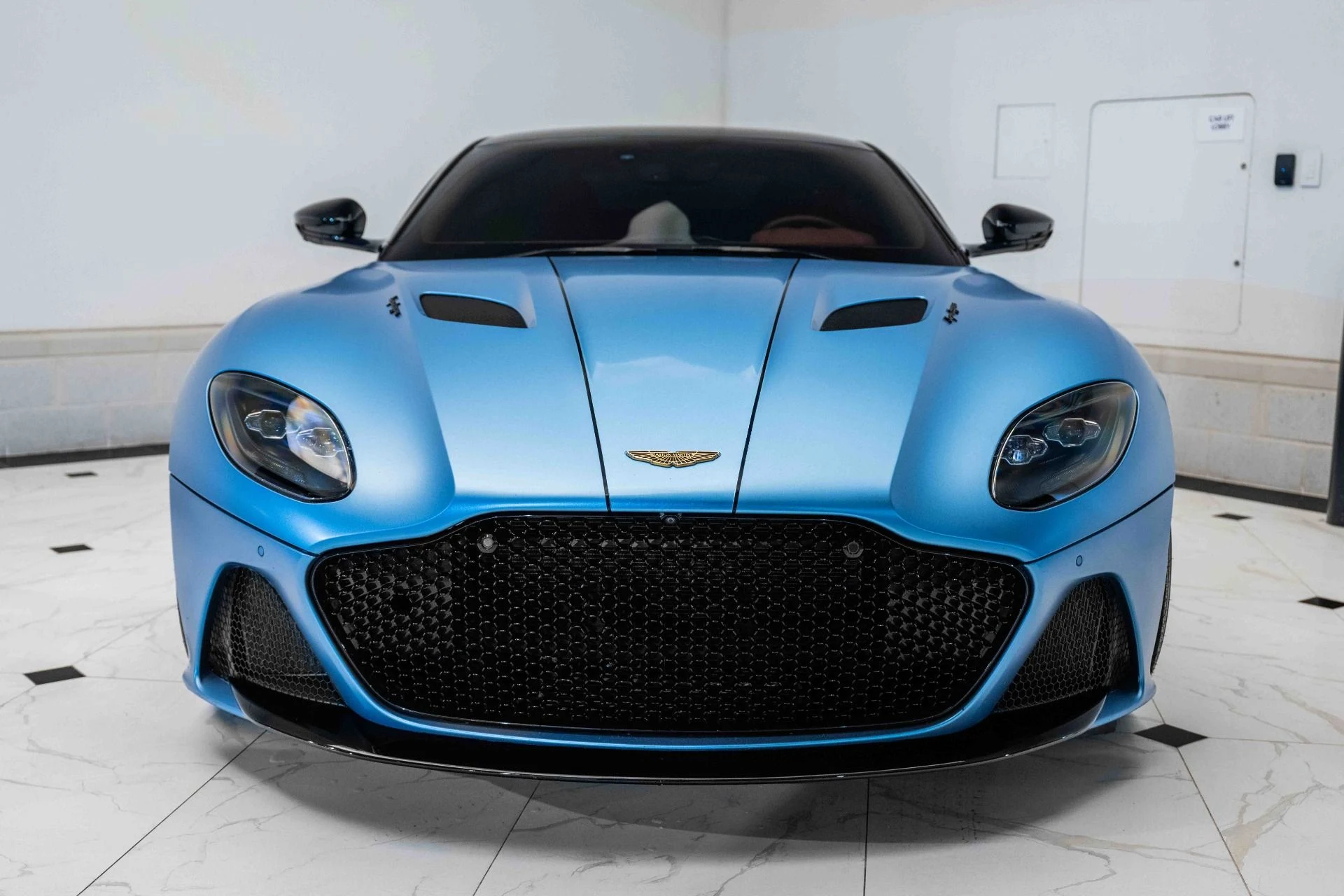 mph006_1565299628_Used_2019_Aston_Martin_DBS_Superleggera_1726670802_0555a06624