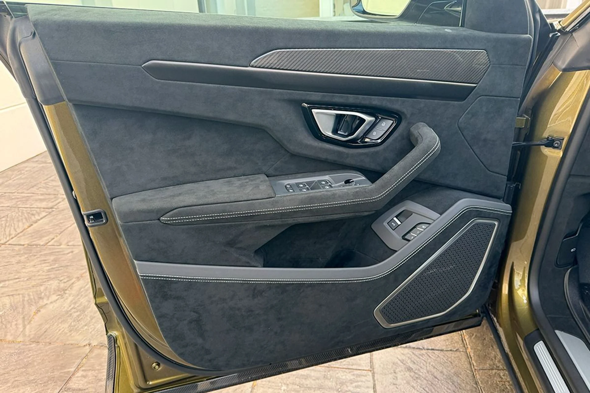 mph006_1587001782_Used_2024_Lamborghini_Urus_Performante_1737380299_5b507560f7