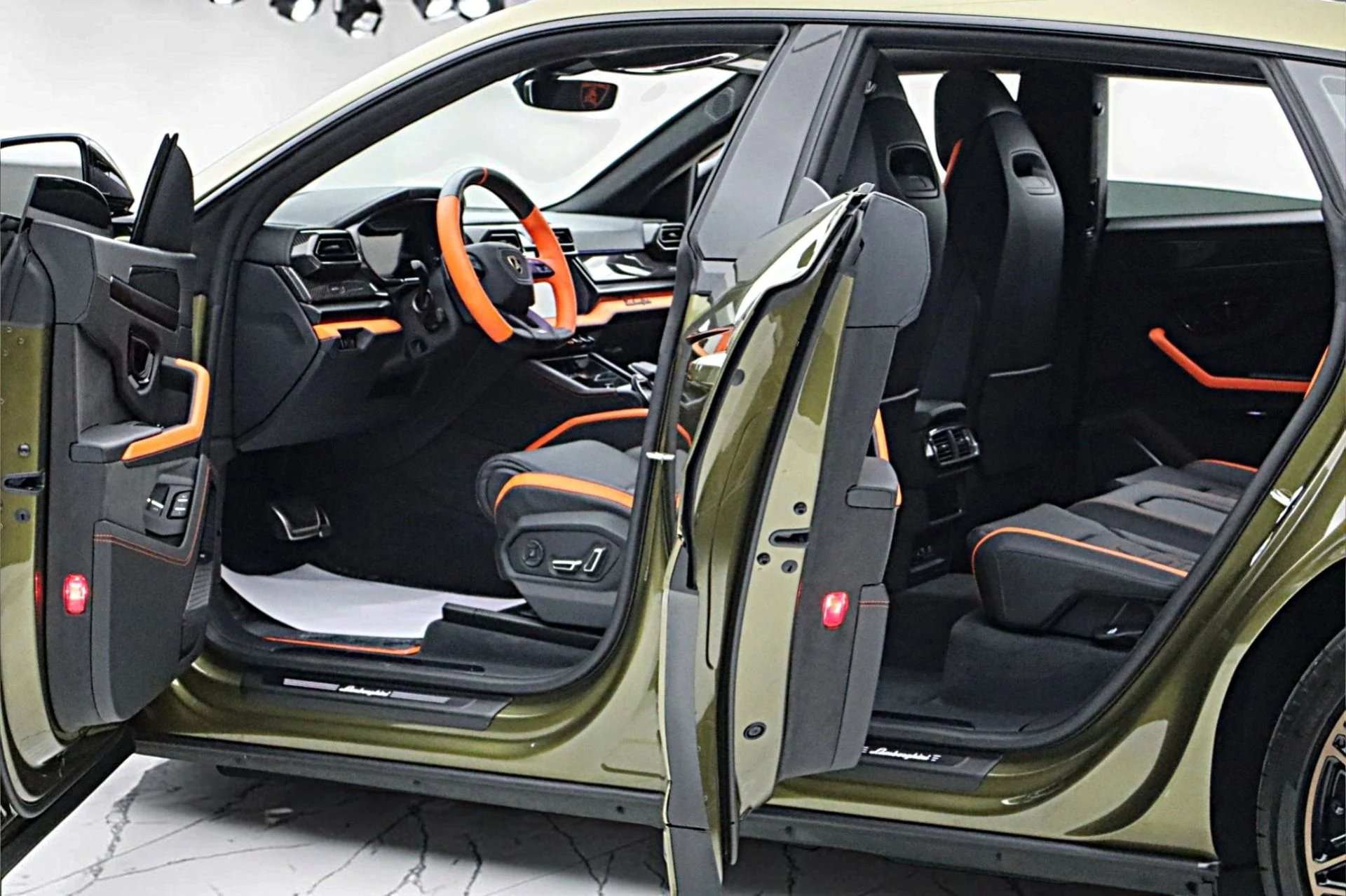 mph006_1604654170_Used_2026_Lamborghini_Urus_SE_2ce54a003f