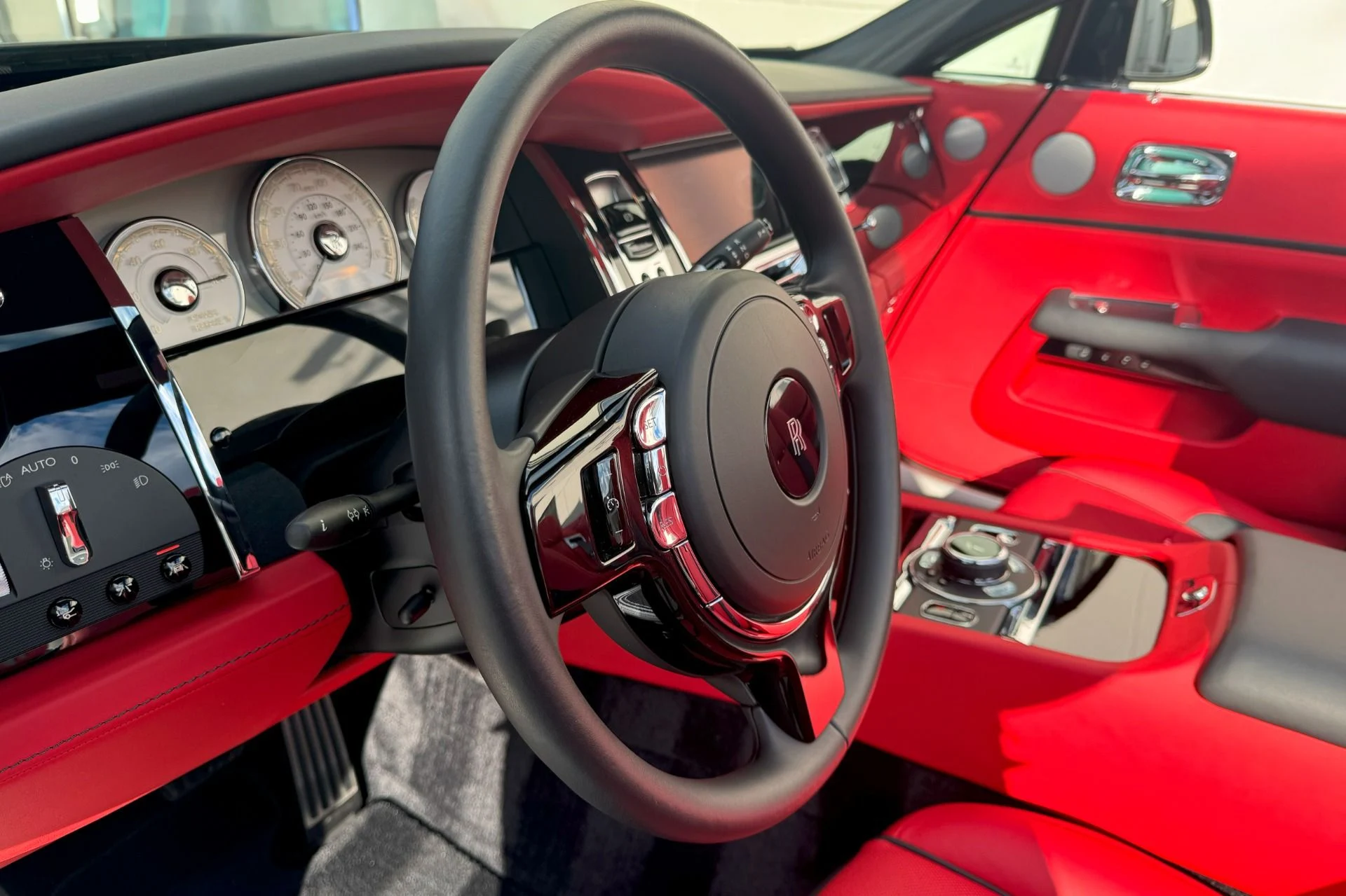 mph006_1620922548_Used_2020_Rolls_Royce_Dawn_1738171334_c67a95b6c8