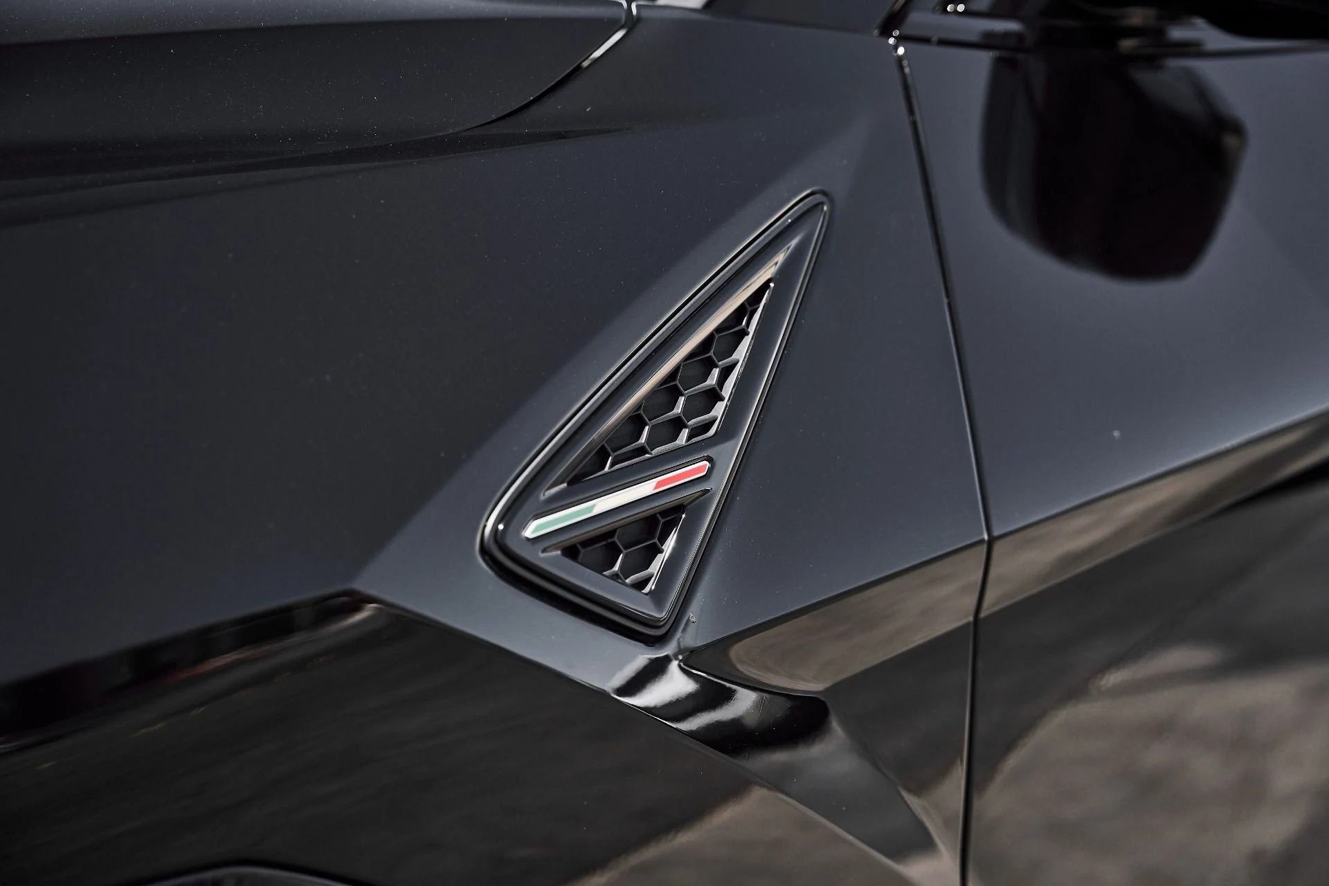 mph006_1649216039_Used_2022_Lamborghini_Urus_1778790339_6203dc1fdd