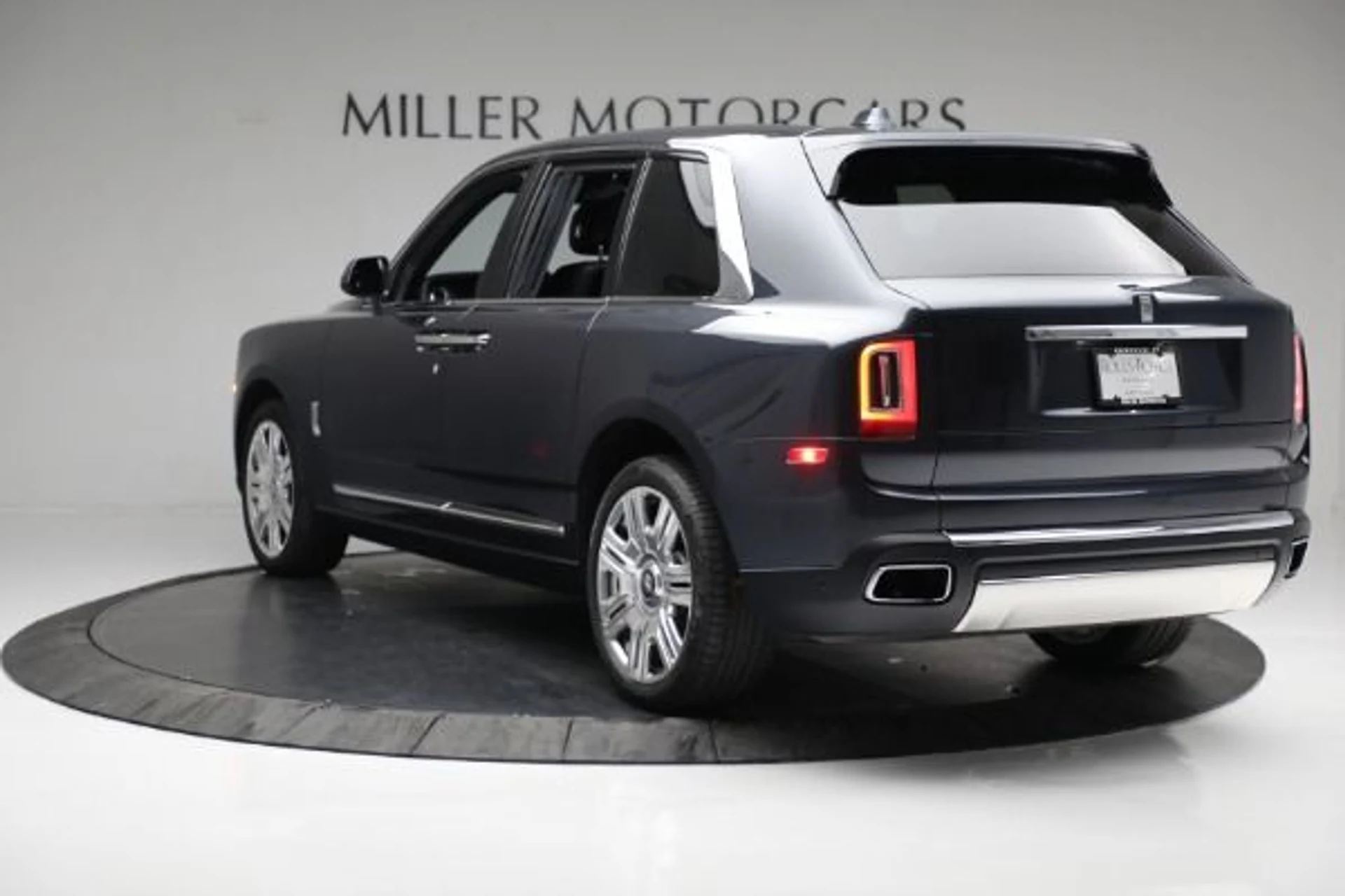 mph006_165419431_Used_2019_Rolls_Royce_Cullinan_1bfede02ea