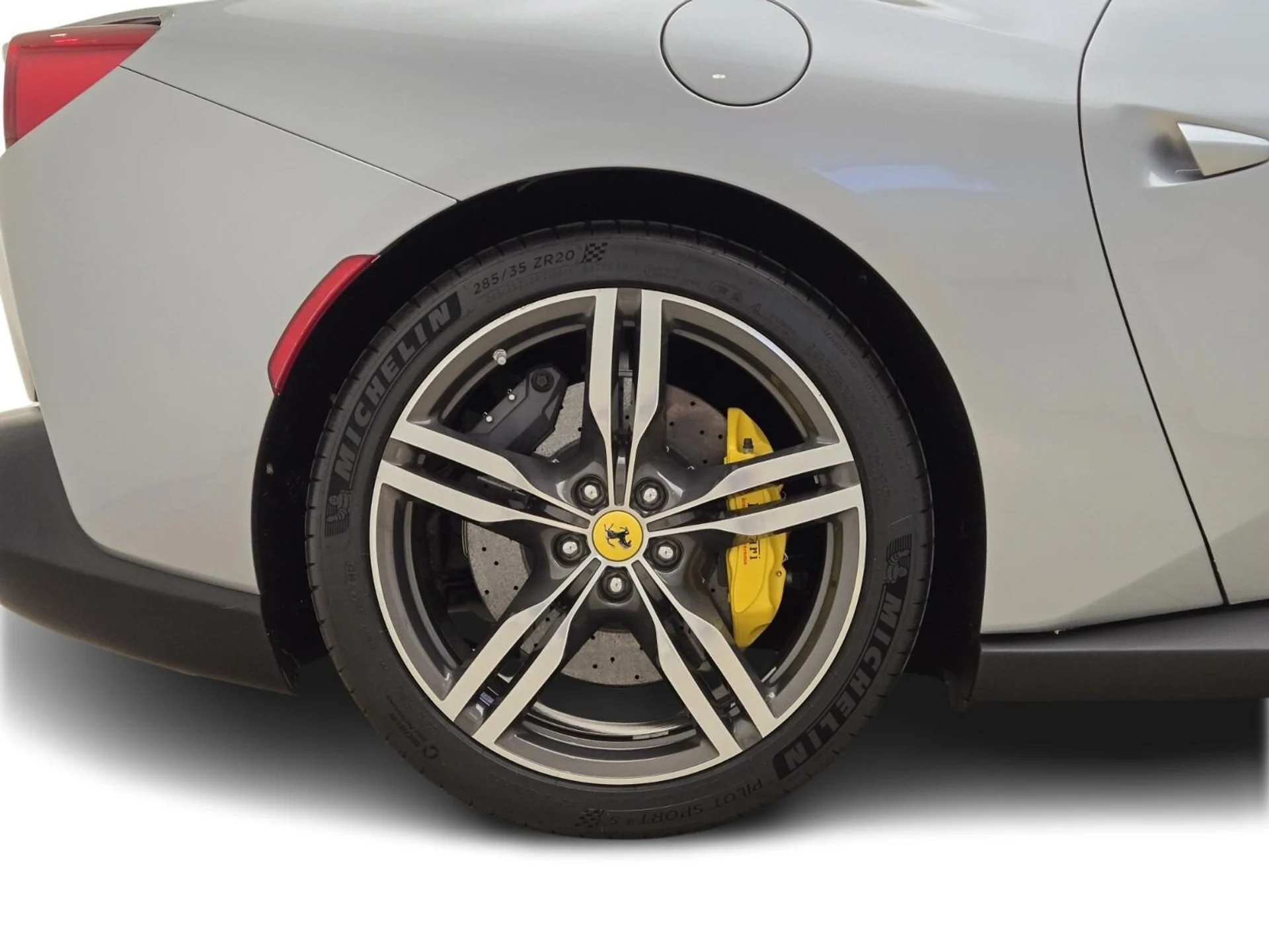 mph006_165809177_Used_2019_Ferrari_Portofino_1762588052_54ba7fc970