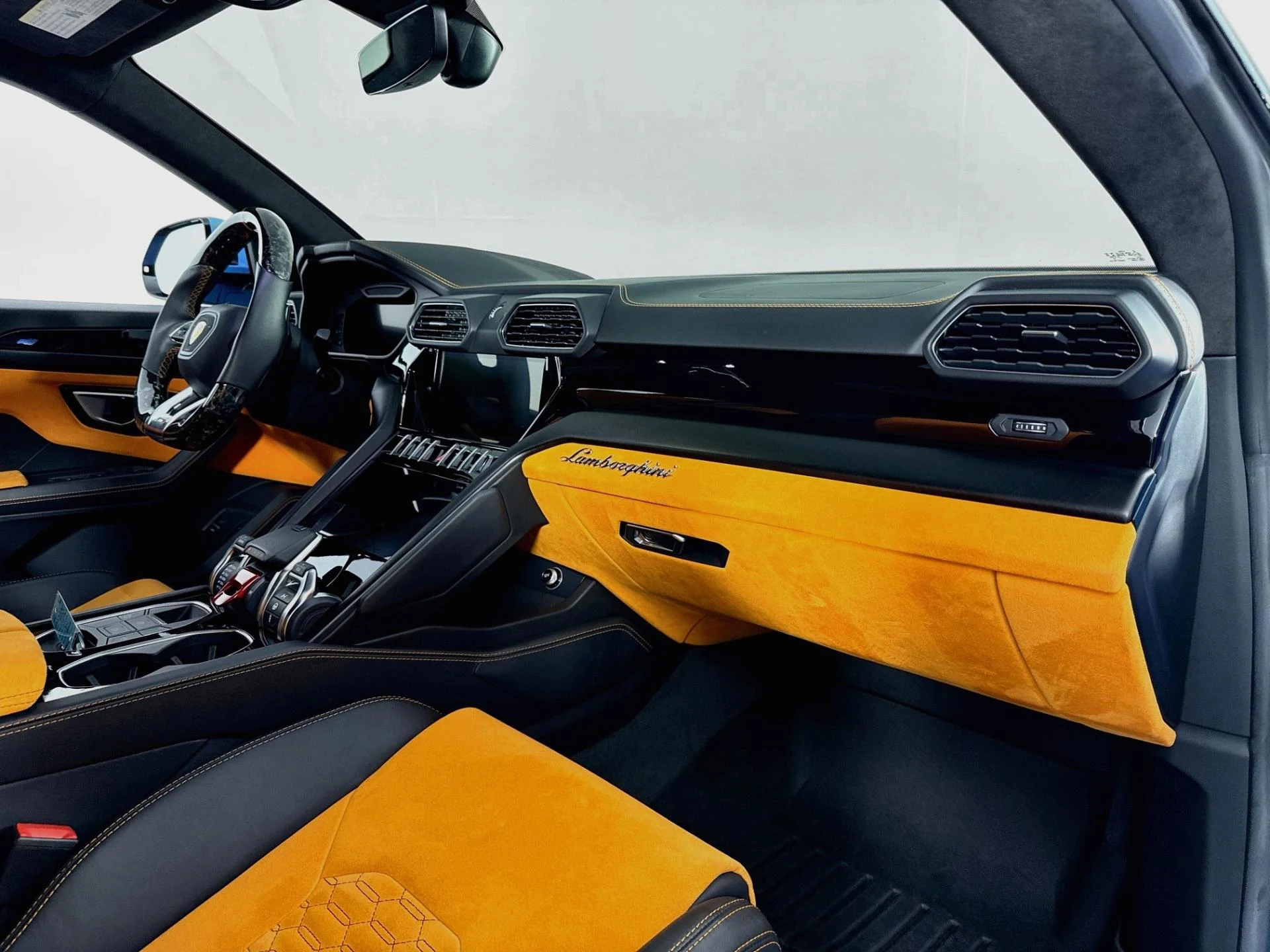 mph006_1665866972_Used_2022_Lamborghini_Urus_1786408610_bf71d30177