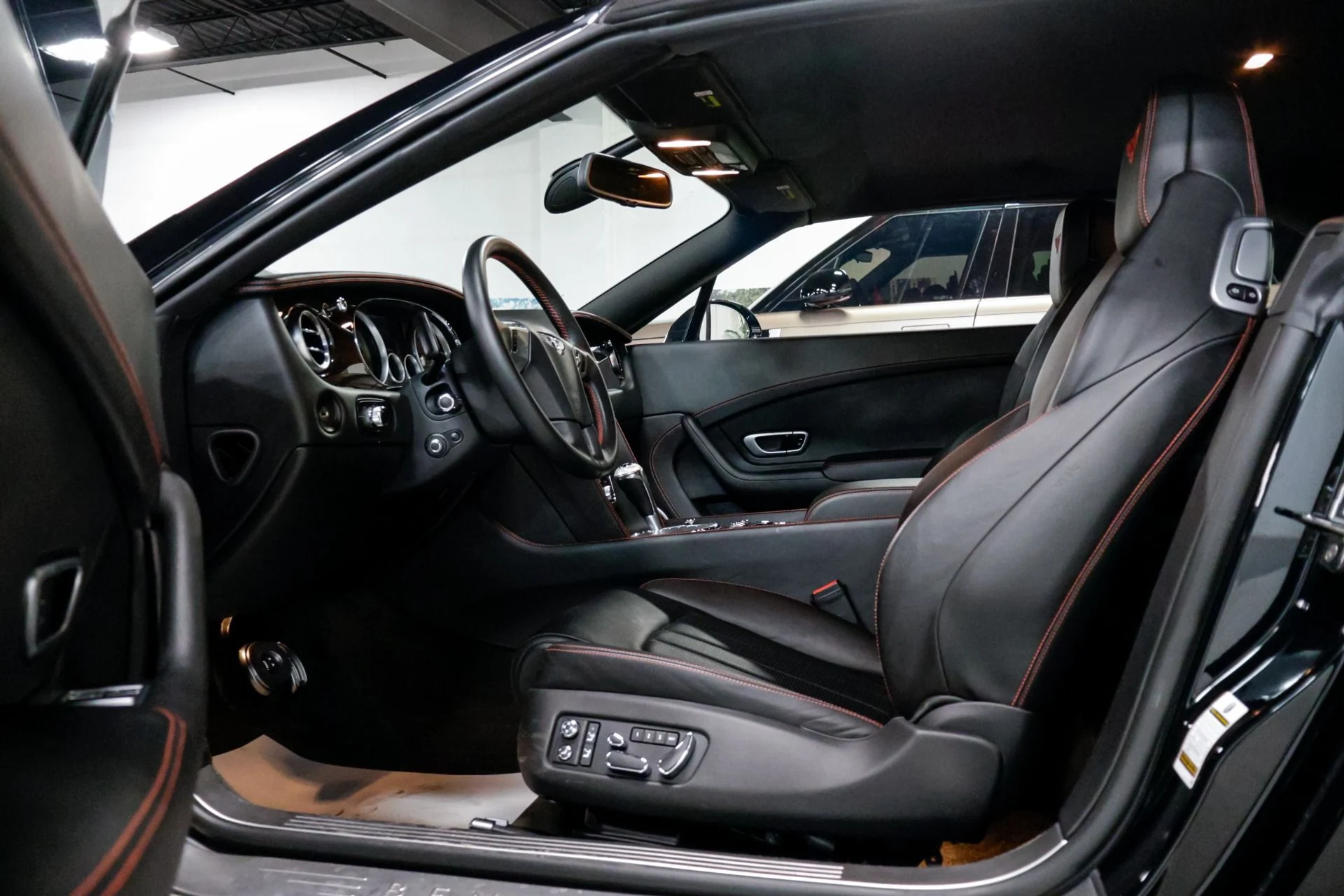 mph006_1666272000_Used_2013_Bentley_Continental_GTC_GT_V8_Convertible_1760481332_2122741759