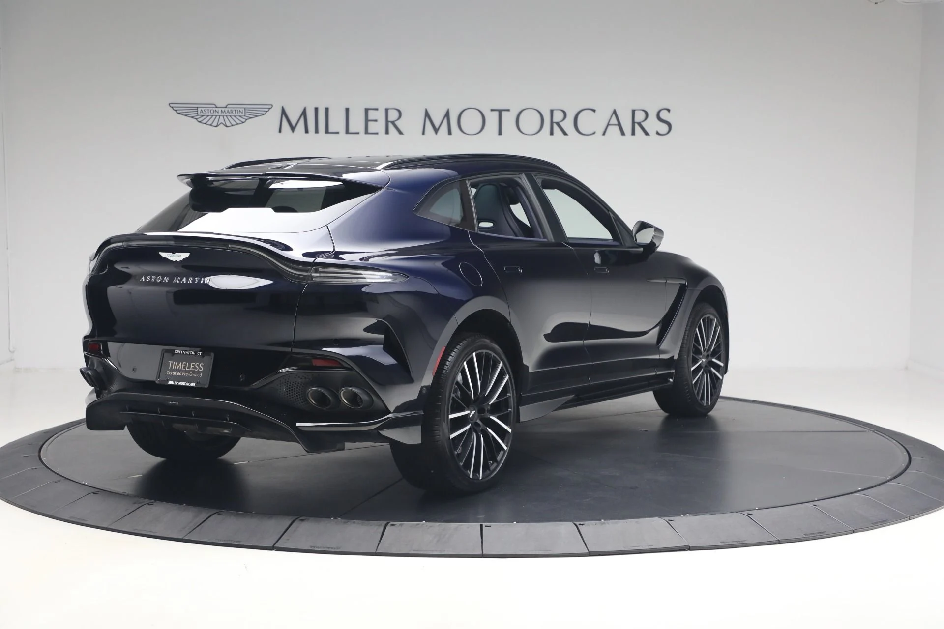 mph006_1667785050_Used_2025_Aston_Martin_DBX_707_1782252488_d8c7a2b9e3