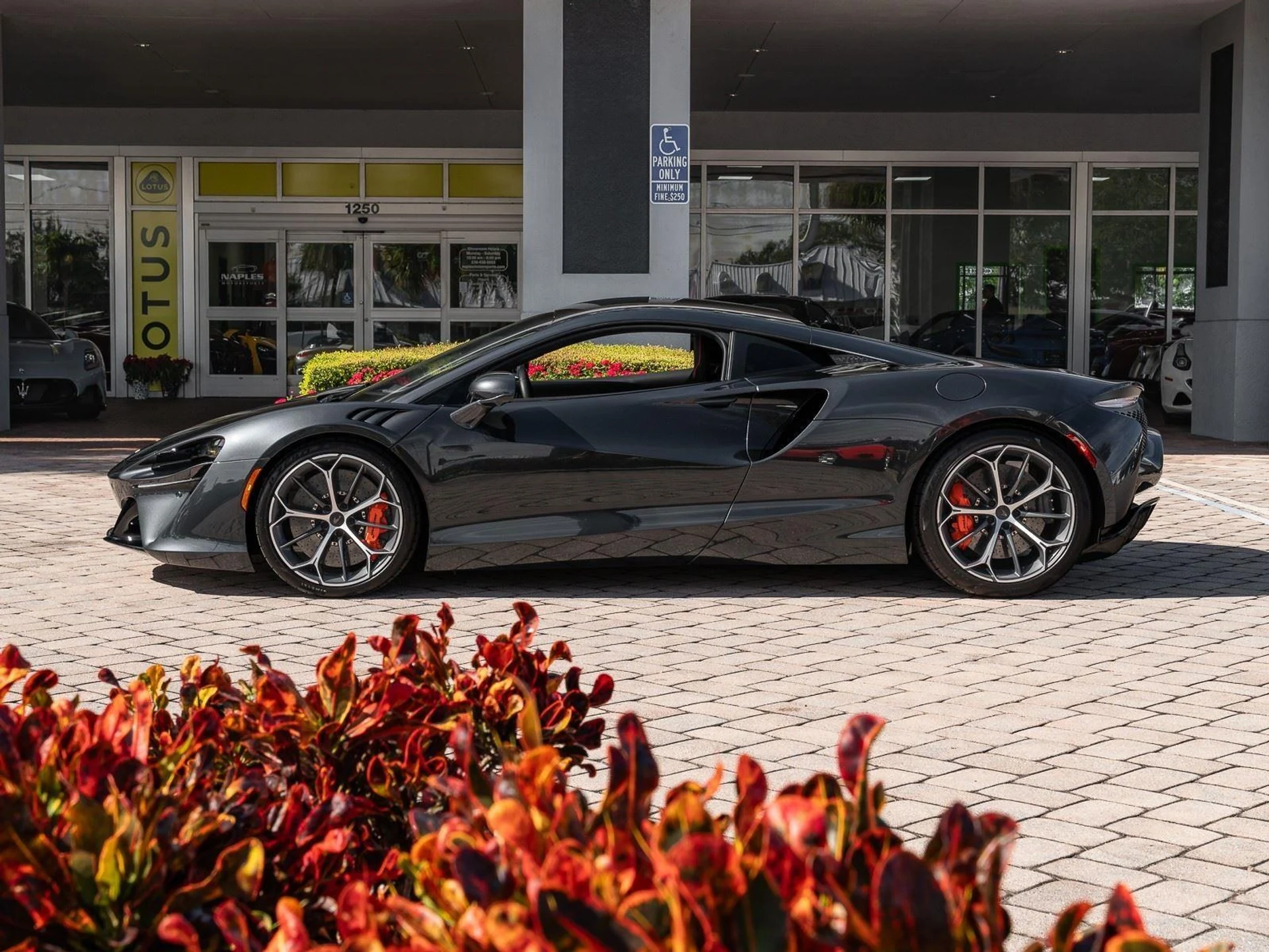 mph006_167530324_Used_2025_Mc_Laren_Artura_Coupe_1773864509_e0ee2b27c0