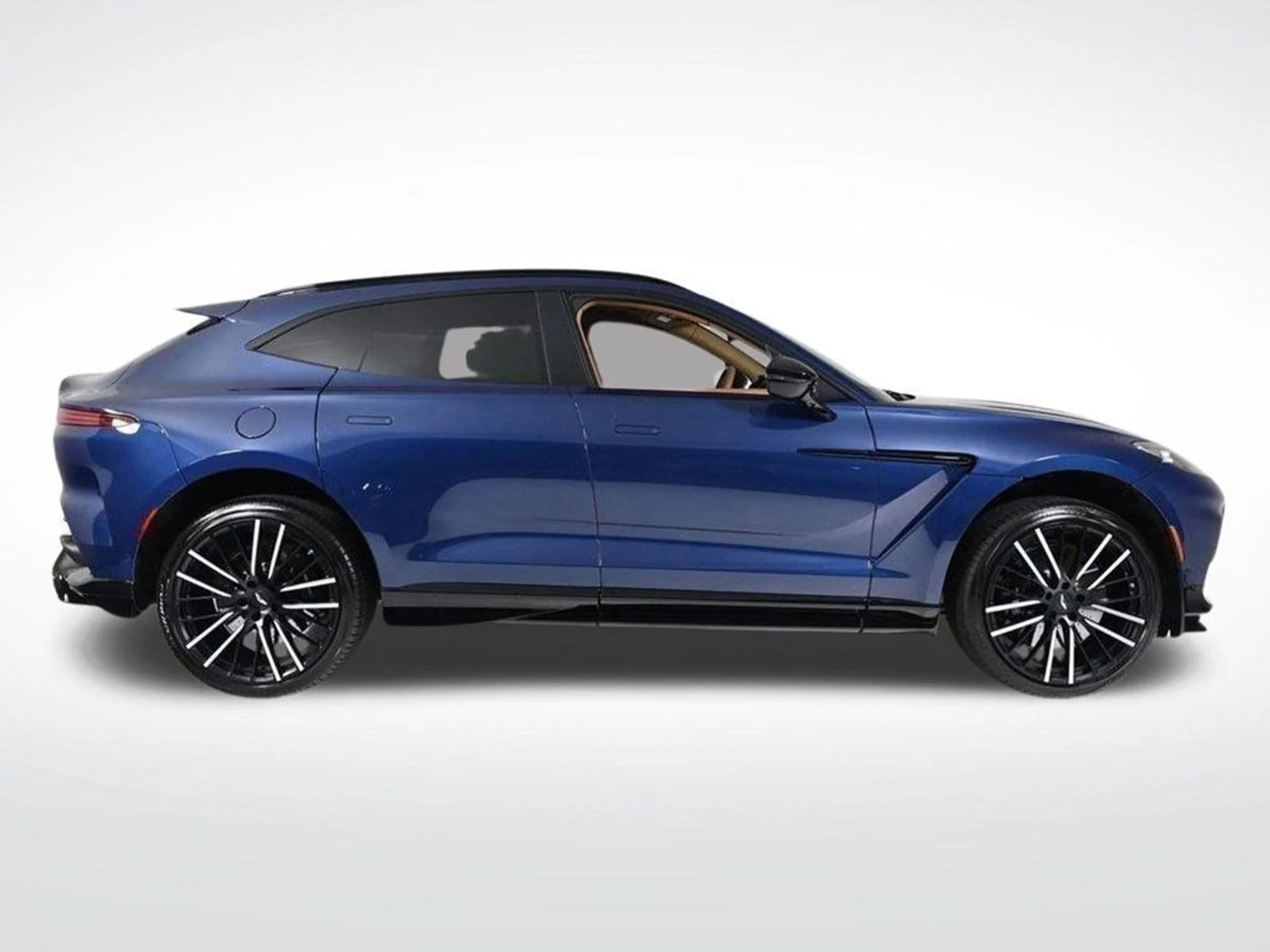 mph006_1682399917_new_2025_aston_martin_dbx_707awd_11350_22854869_6_1024_5e443438ac