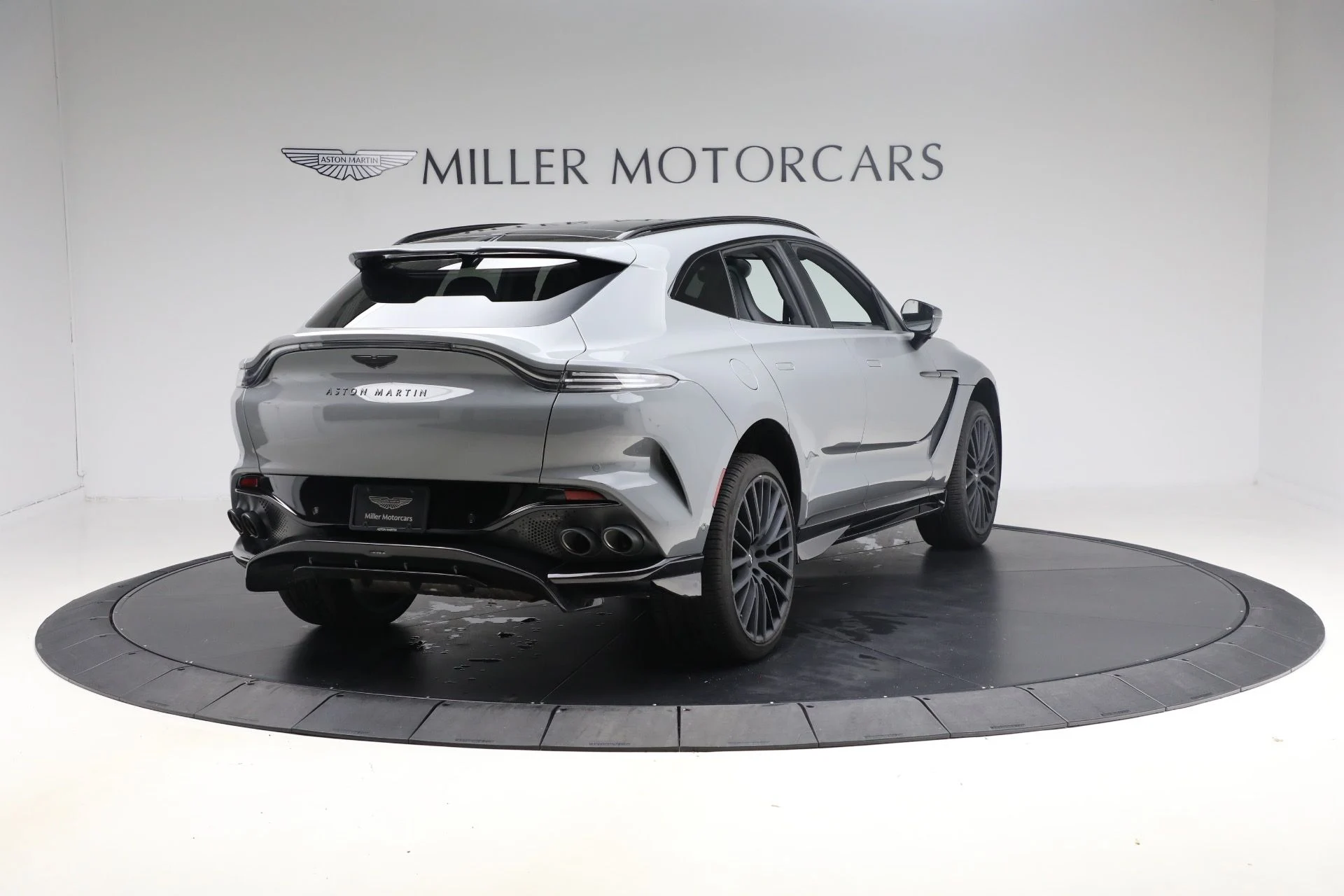mph006_1688687250_New_2025_Aston_Martin_DBX_707_1762018387_cef09d20fd
