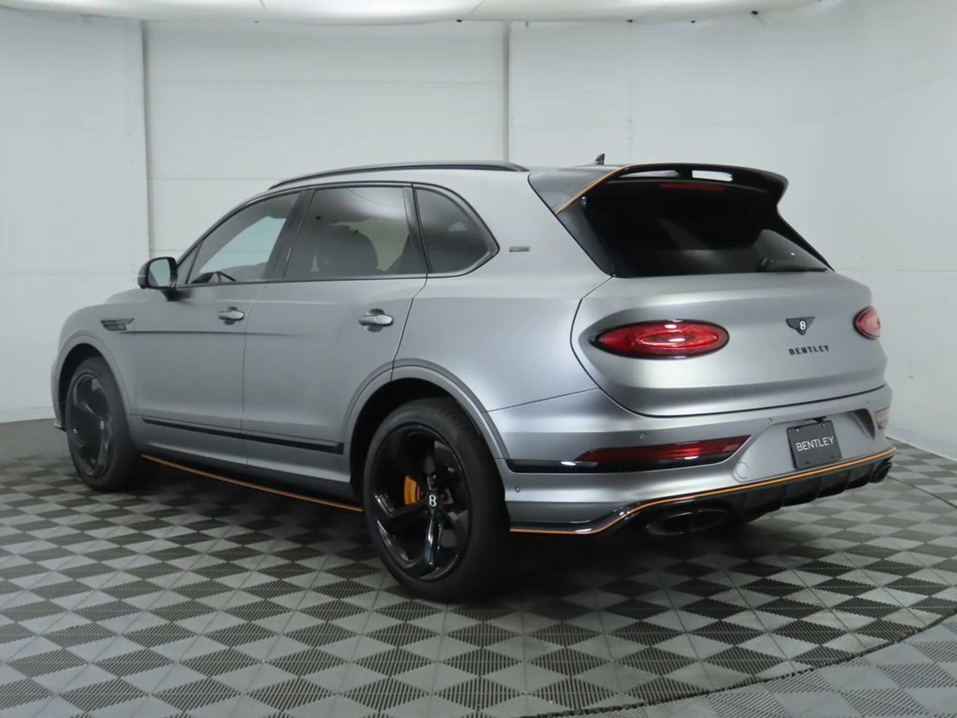 mph006_1694573971_used_2024_bentley_bentayga_v8awd_8119_22892488_7_1024_0b7f189864