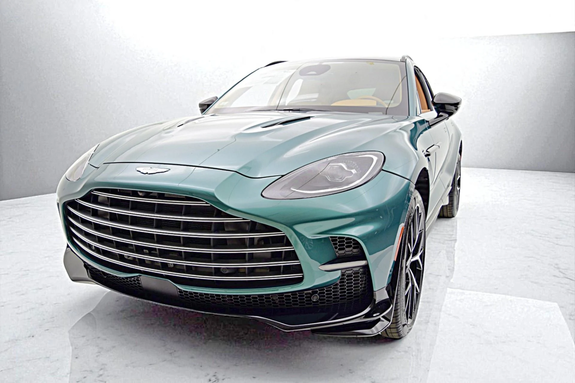 mph006_1713099480_New_2025_Aston_Martin_DBX_707_35369ab8e0