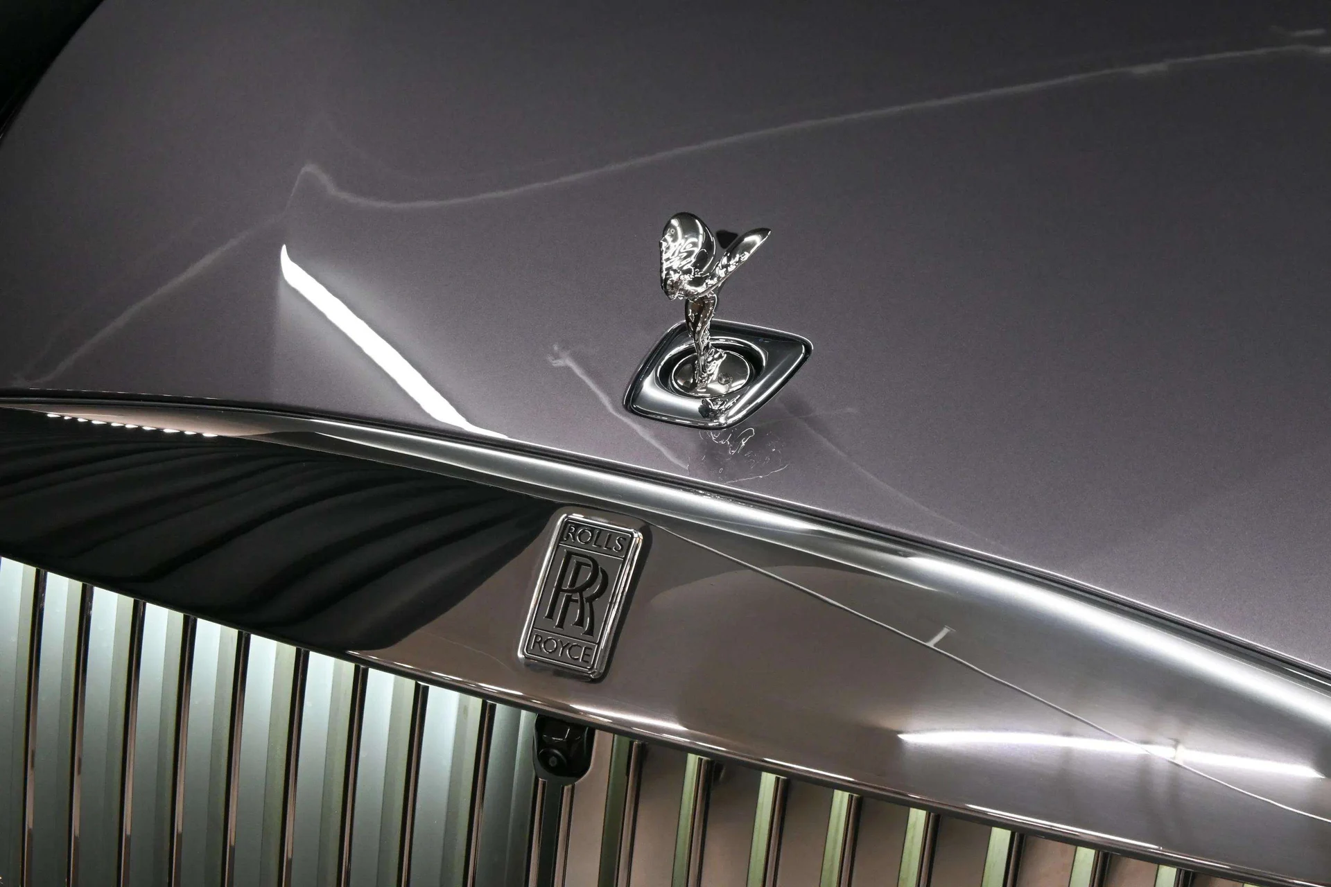 mph006_1717048757_926f6ae4_1689_4e68_82db_31d4fd198616_202520_Rolls_Royce20_Spectre20282503029_4_ec6c3e85e7