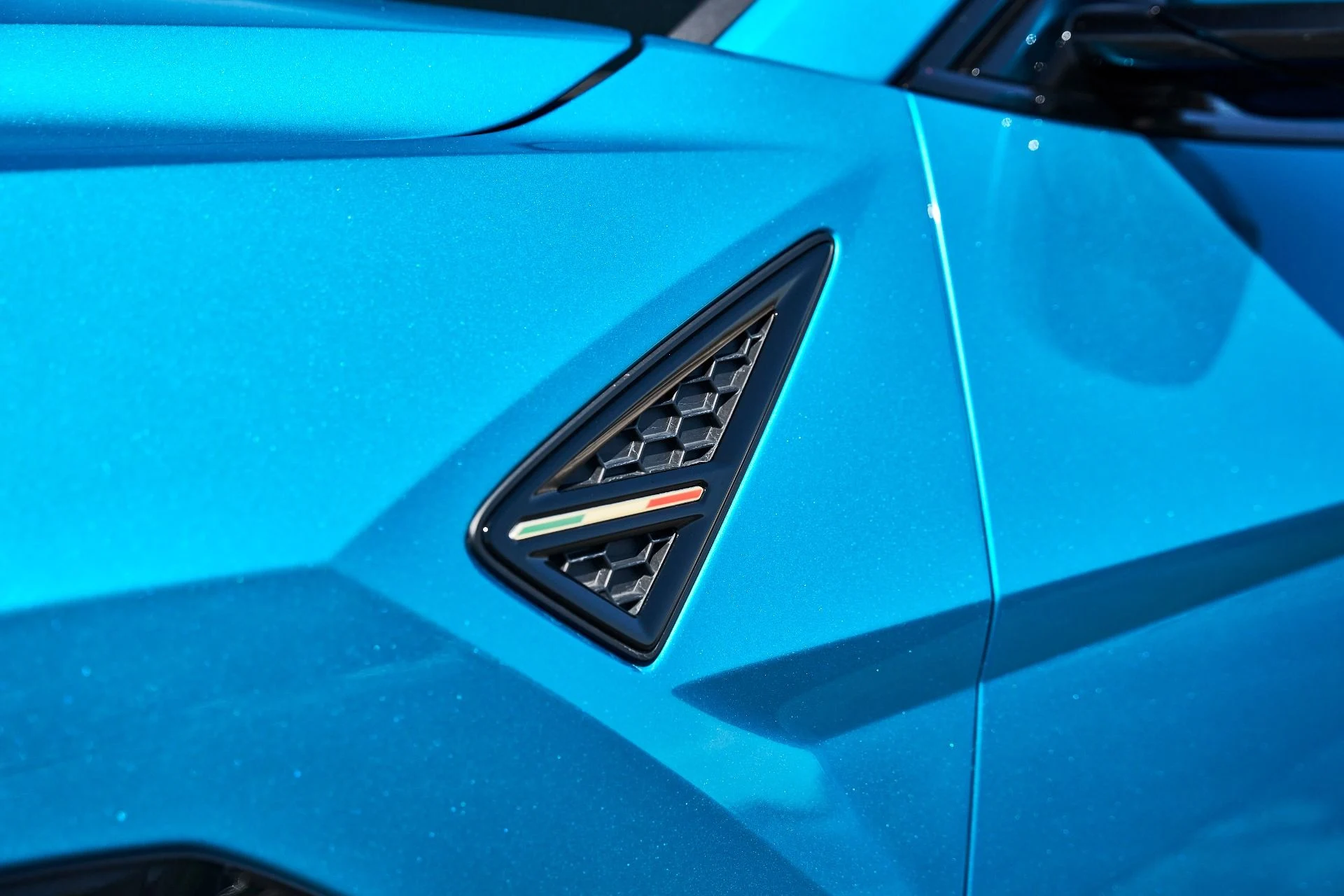 mph006_1720967250_Used_2025_Lamborghini_Urus_SE_1781314167_5ccb5ec974