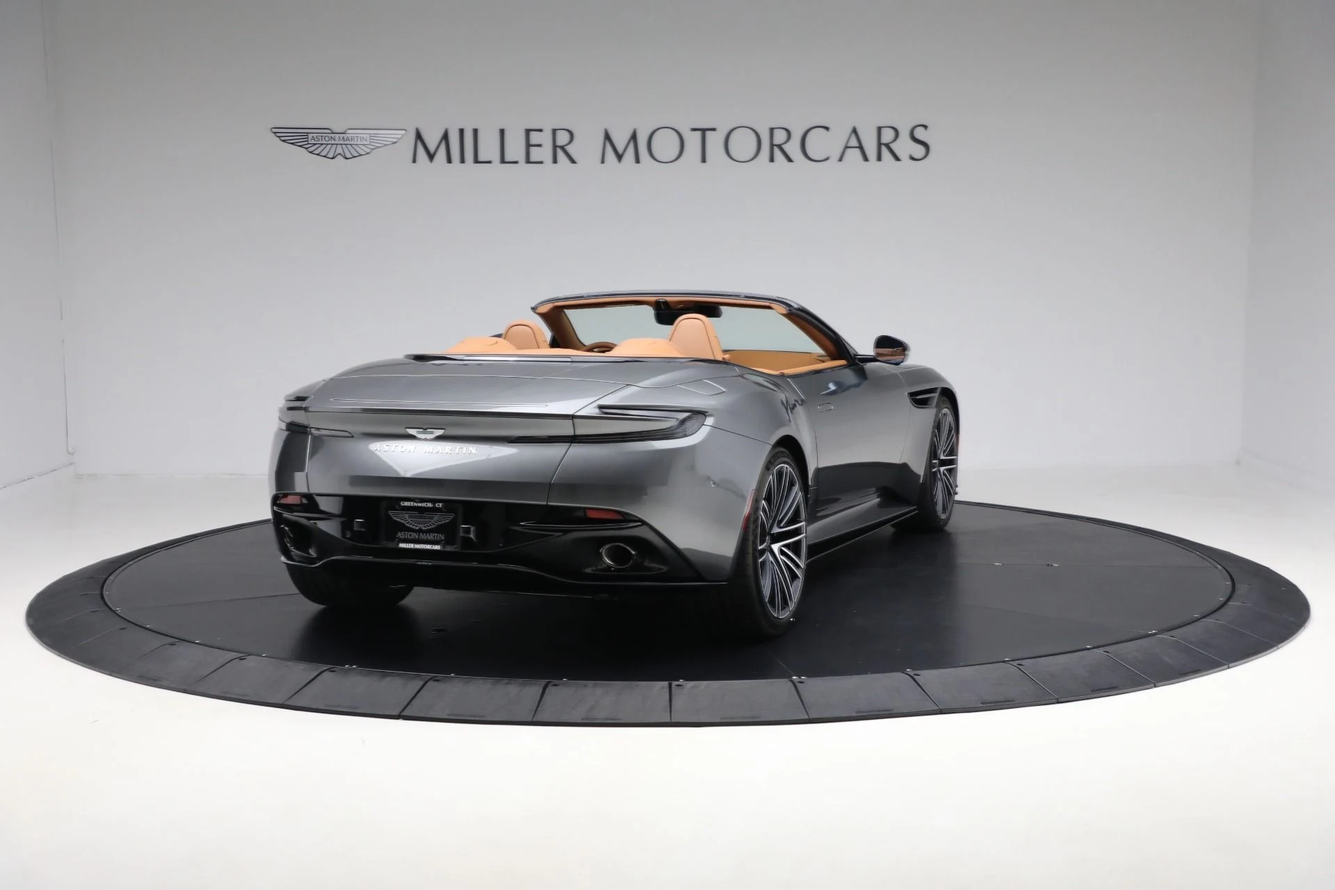 mph006_1743958726_New_2025_Aston_Martin_DB_12_Volante_4a1623dc98