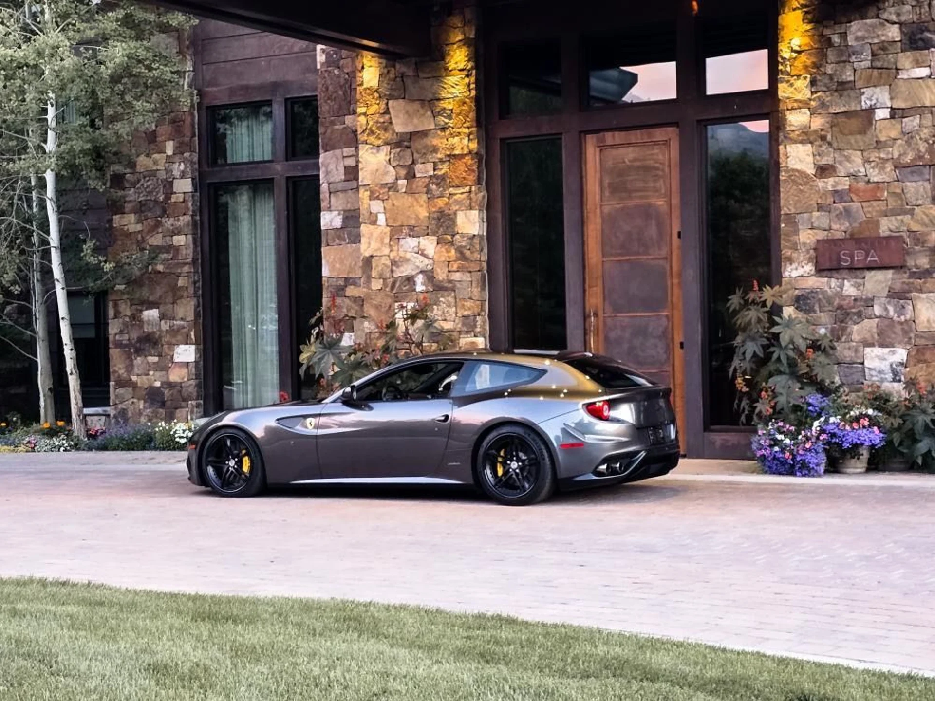 mph006_1750557474_Used_2013_Ferrari_FF_1758238026_34c7917fdd