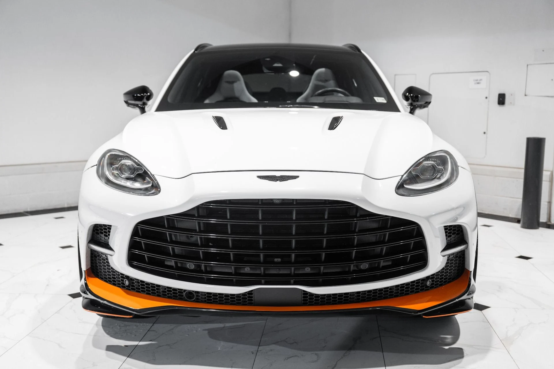 mph006_1760760656_Used_2023_Aston_Martin_DBX_707_1761749500_87ff787911