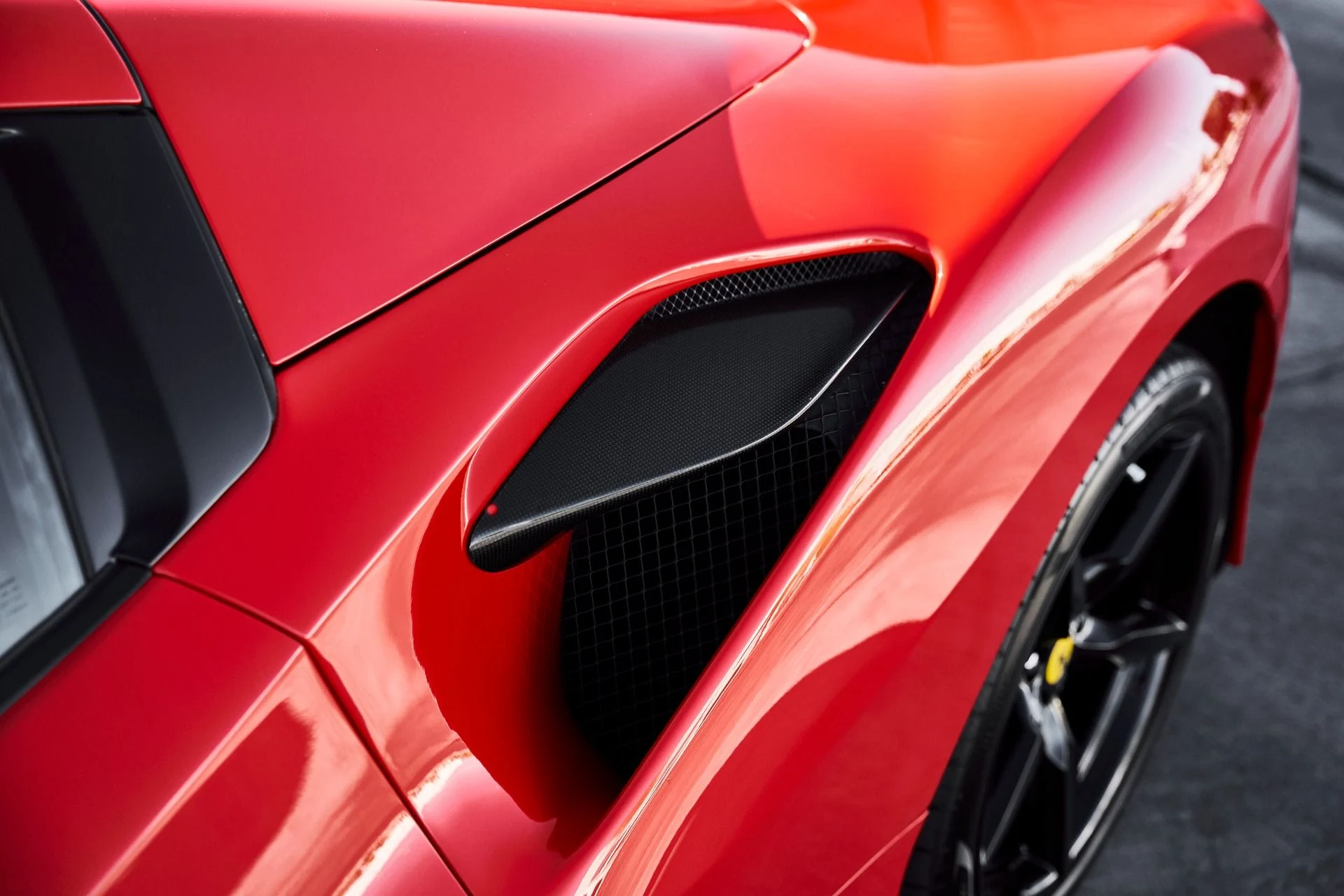 mph006_1761244206_Used_2023_Ferrari_F8_Spider_Base_1775613498_597d2995a1