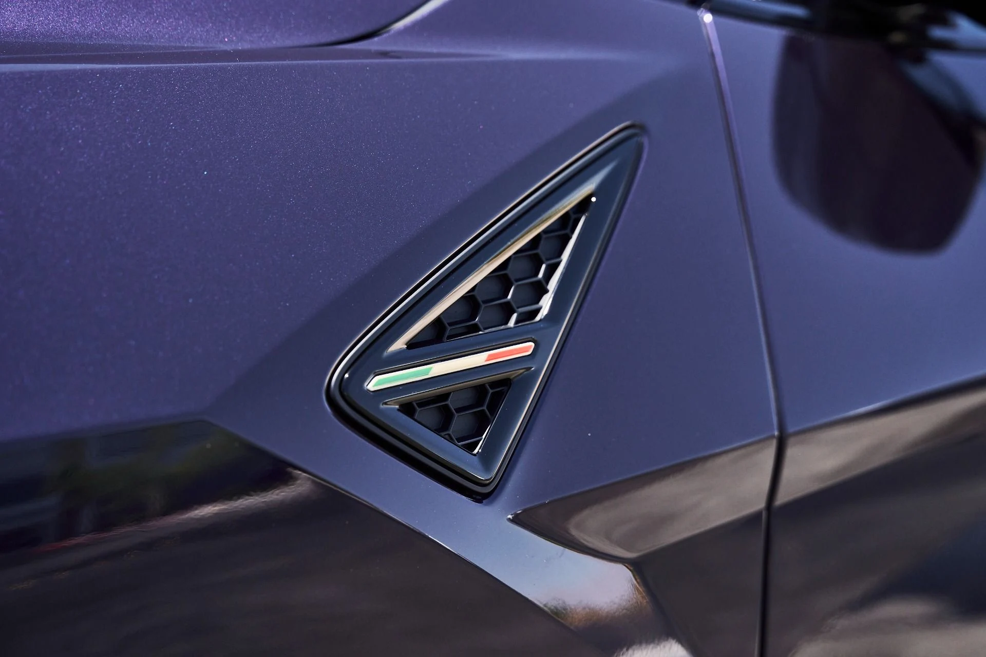 mph006_1770810208_Used_2025_Lamborghini_Urus_SE_1780417221_ea9e336644