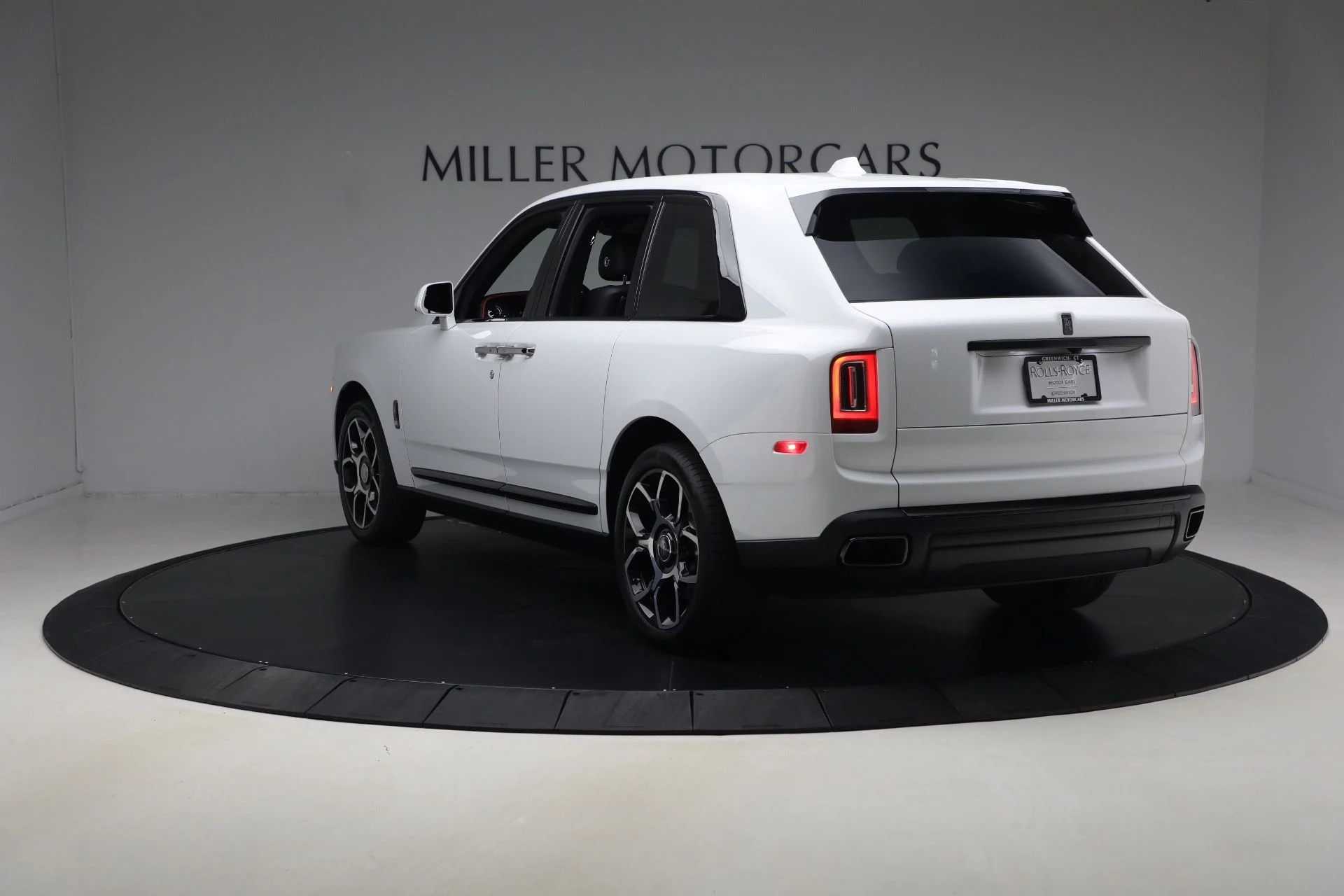 mph006_1808440016_Used_2020_Rolls_Royce_Cullinan_Black_Badge_5ad6631525