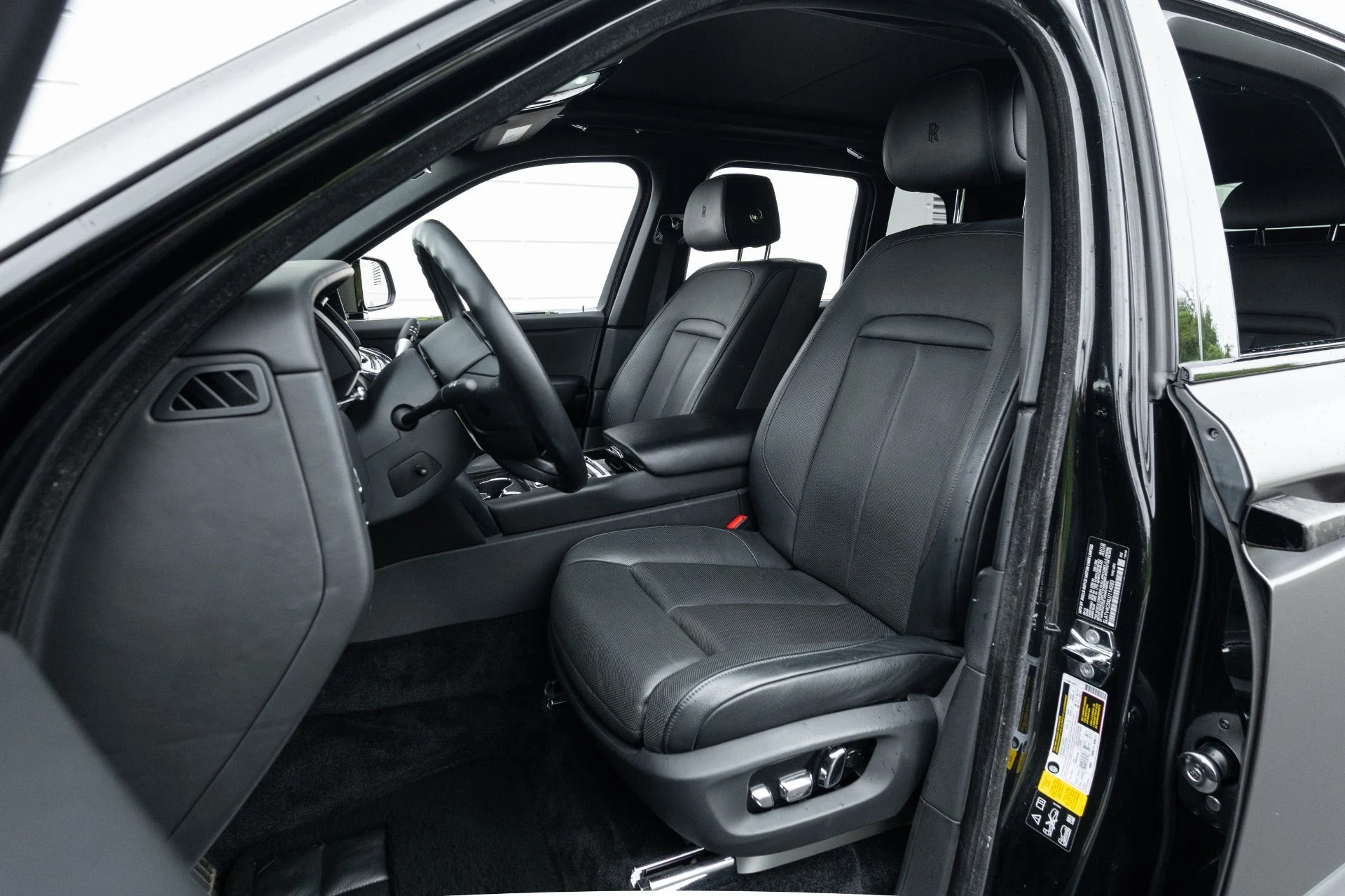 mph006_1810145609_Used_2020_Rolls_Royce_Cullinan_1775753700_724013ddb9