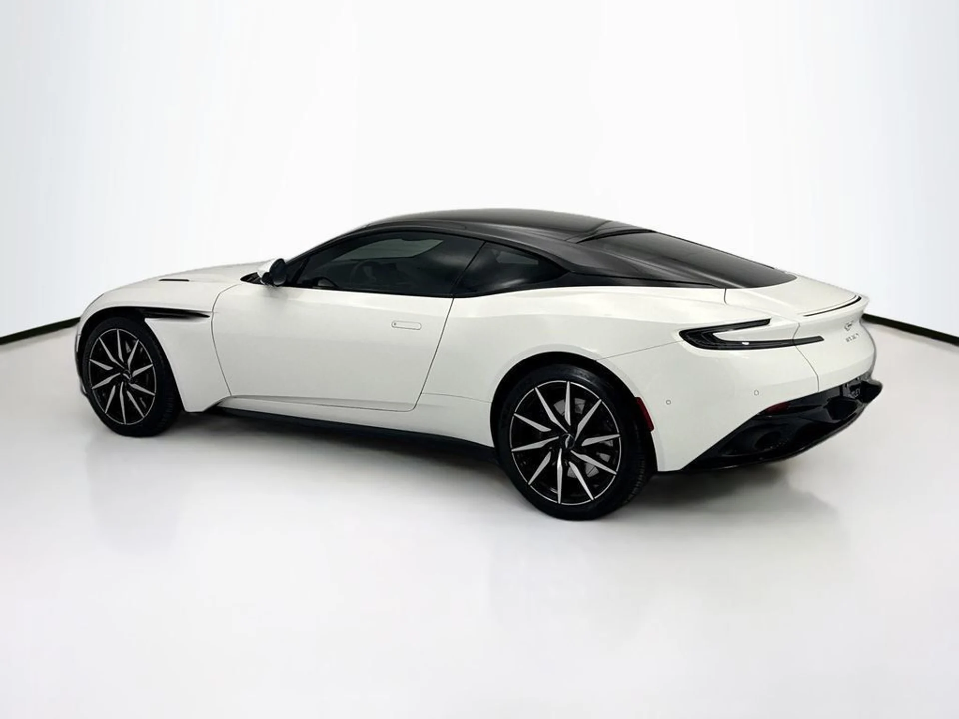 mph006_1810946485_used_2018_aston_martin_db11_v12coupe_8119_23031858_7_1024_b0db1a8e87
