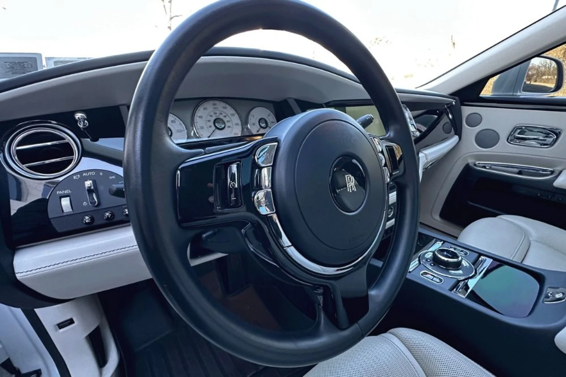 mph006_1812469169_Used_2016_Rolls_Royce_Ghost_1768387750_97d098591f