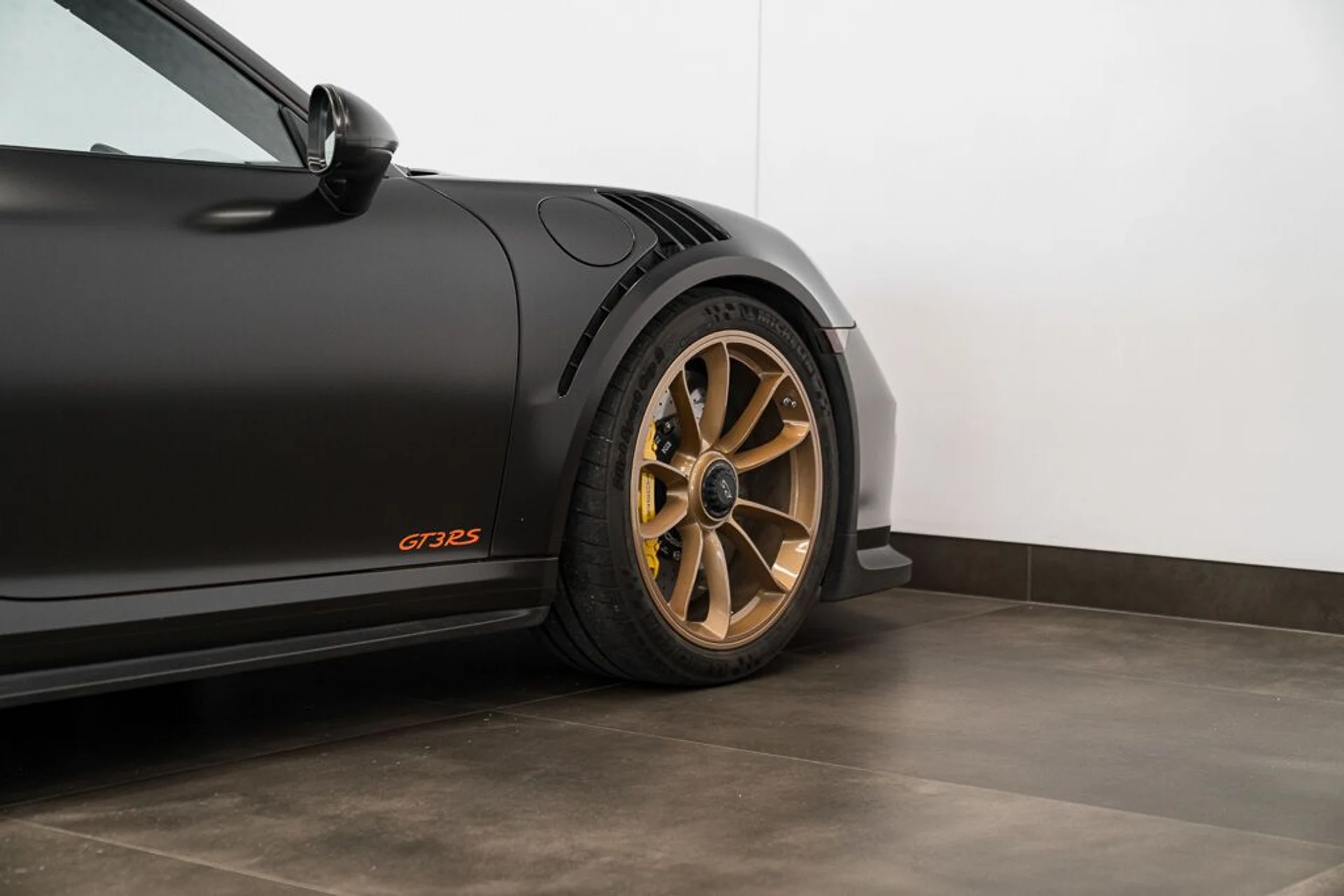 mph006_1818252816_porsche_911_2016_jpg_v_1758918548_a81b4fd063