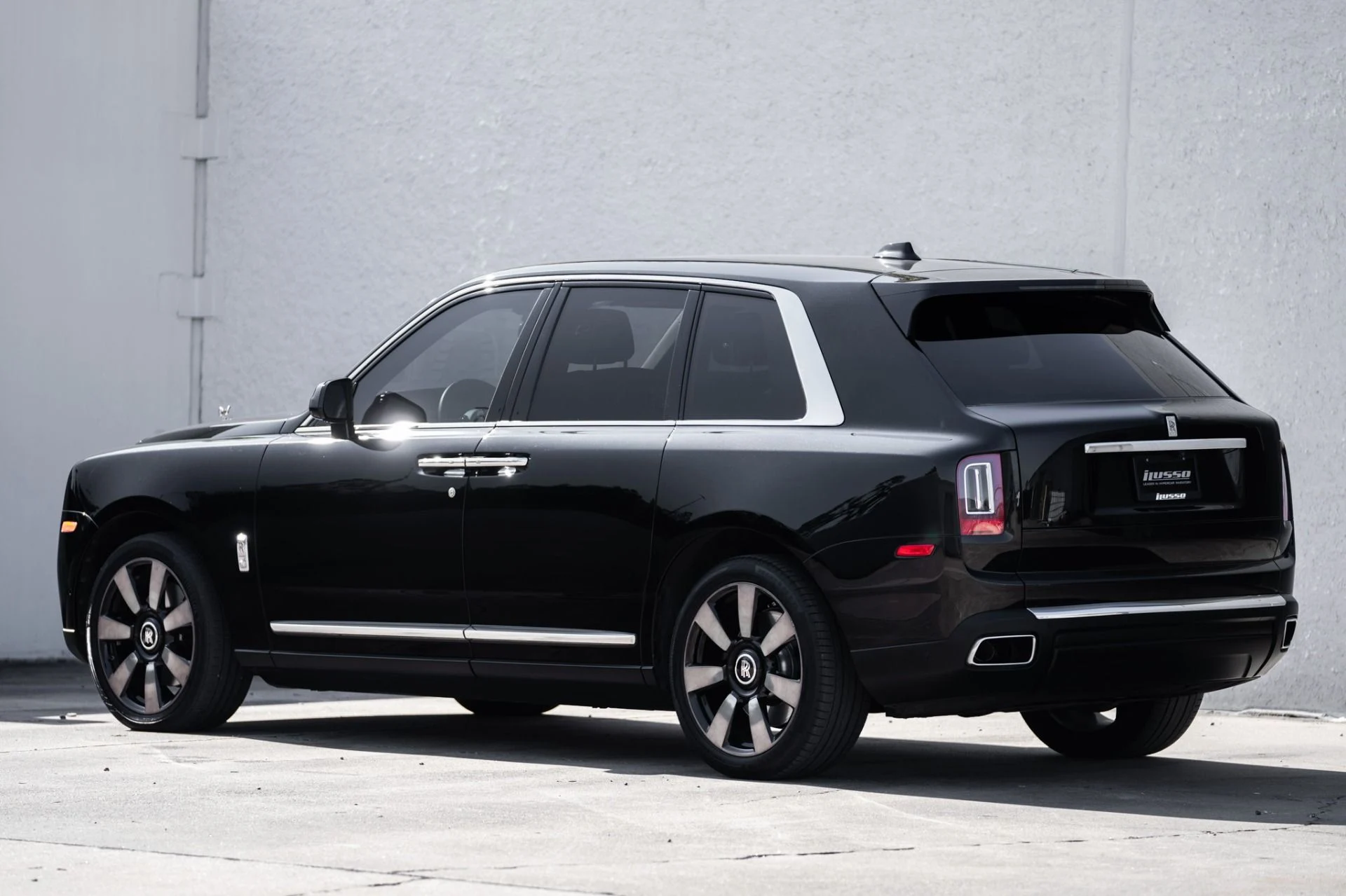 mph006_1823348689_Used_2023_Rolls_Royce_Cullinan_1765314803_15b3dfc918