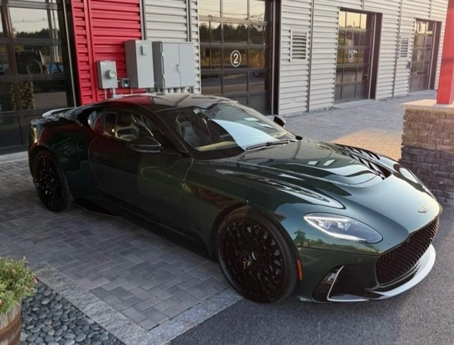 mph006_1831537670_Used_2023_Aston_Martin_DBS_770_Ultimate_1760395234_ee16cbcd68