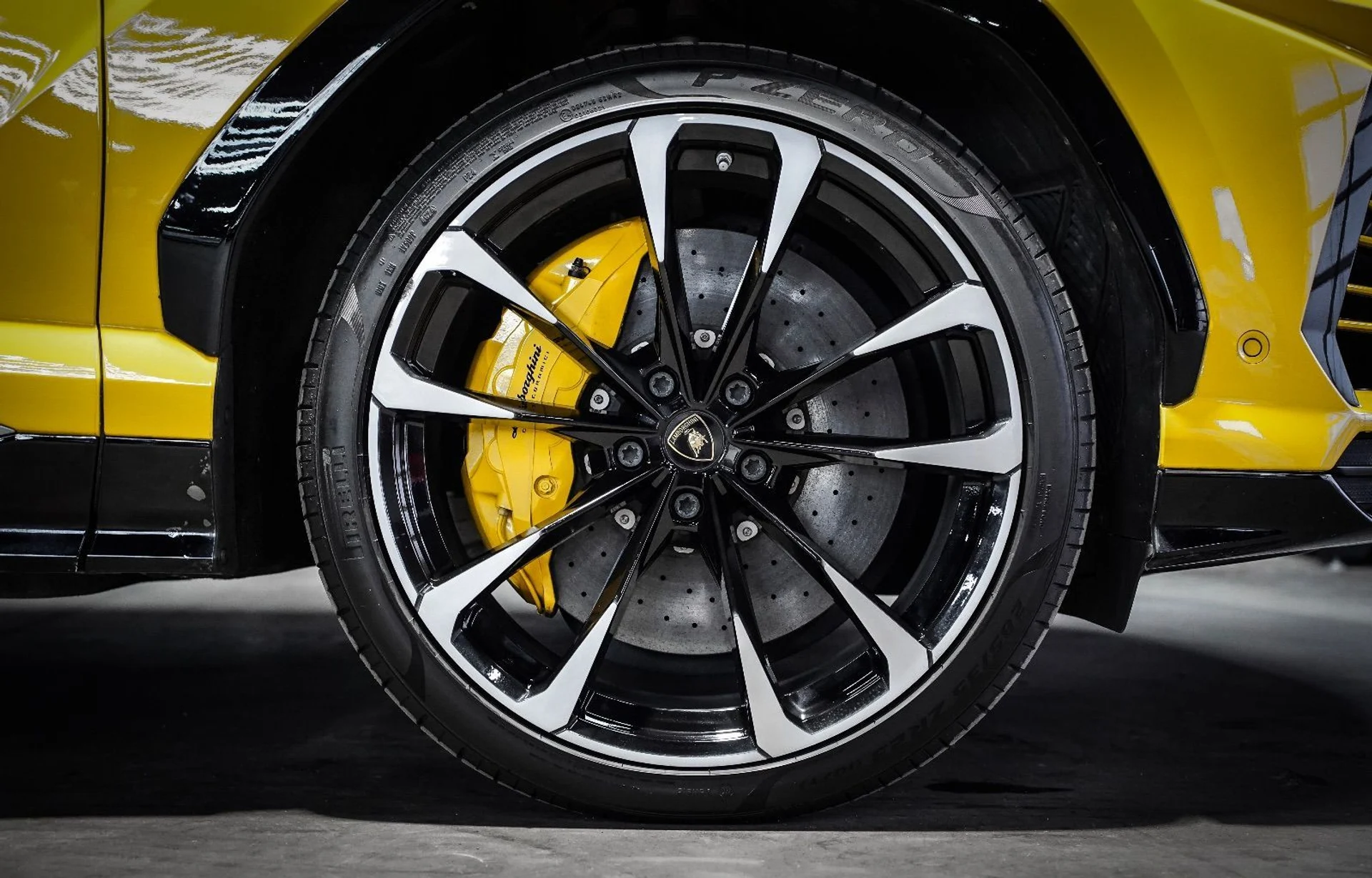 mph006_1847368474_37414663_04952_2020_lamborghini_urus_088_bbe42f4a7b