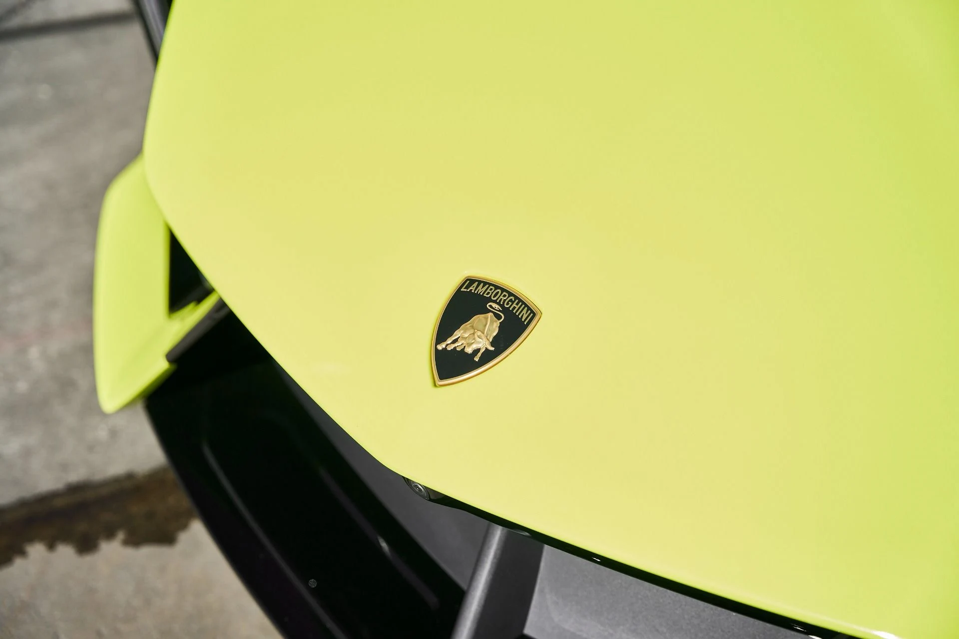 mph006_1852622152_Used_2025_Lamborghini_Revuelto_1769824562_aba51618f8