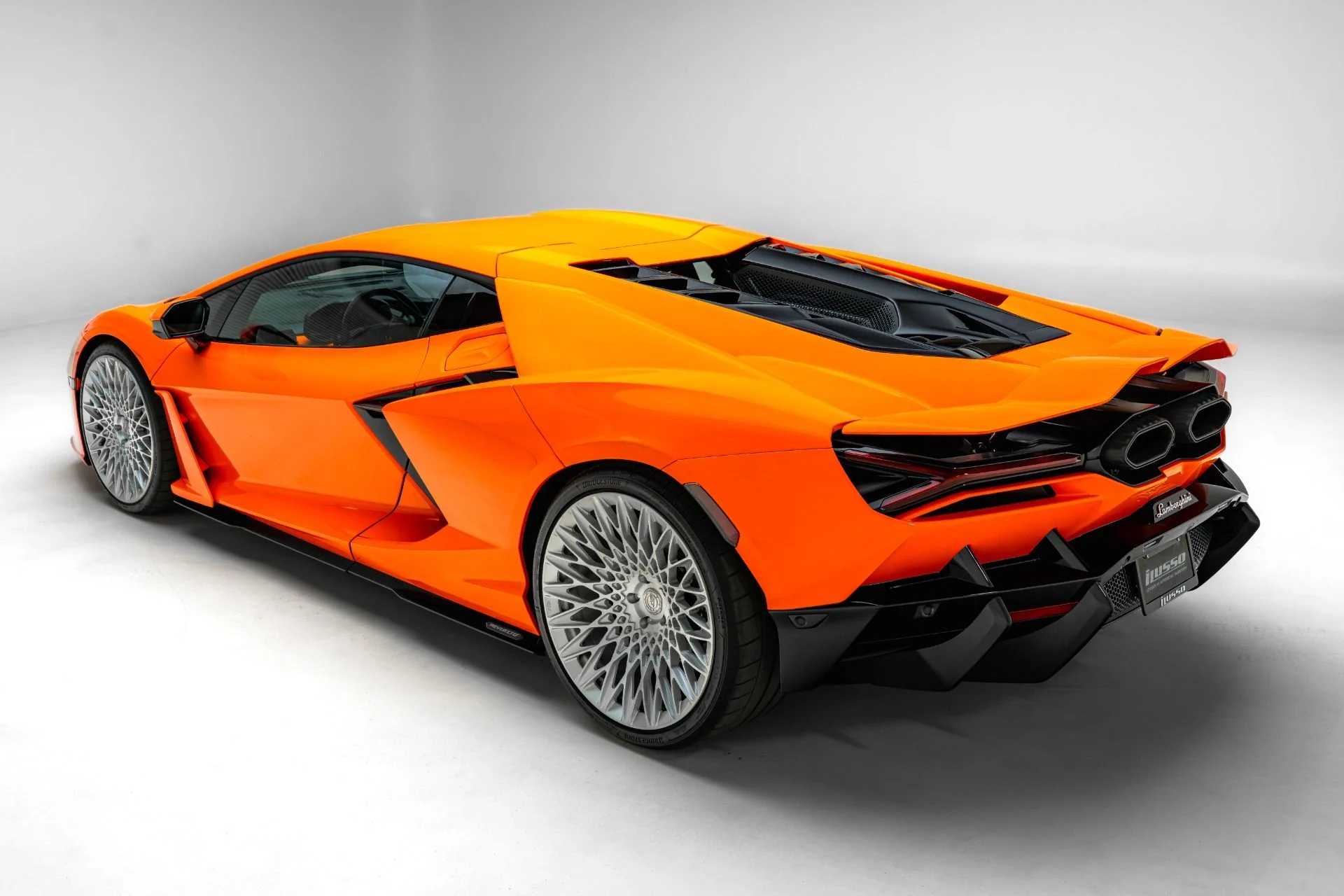 mph006_1871584288_Used_2024_Lamborghini_Revuelto_1781129539_018e33dd57