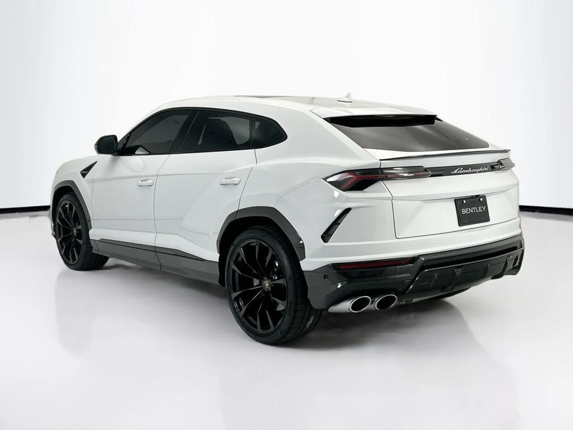 mph006_1876657224_used_2020_lamborghini_urus_awd_8119_23020577_7_1024_aeb245f95a