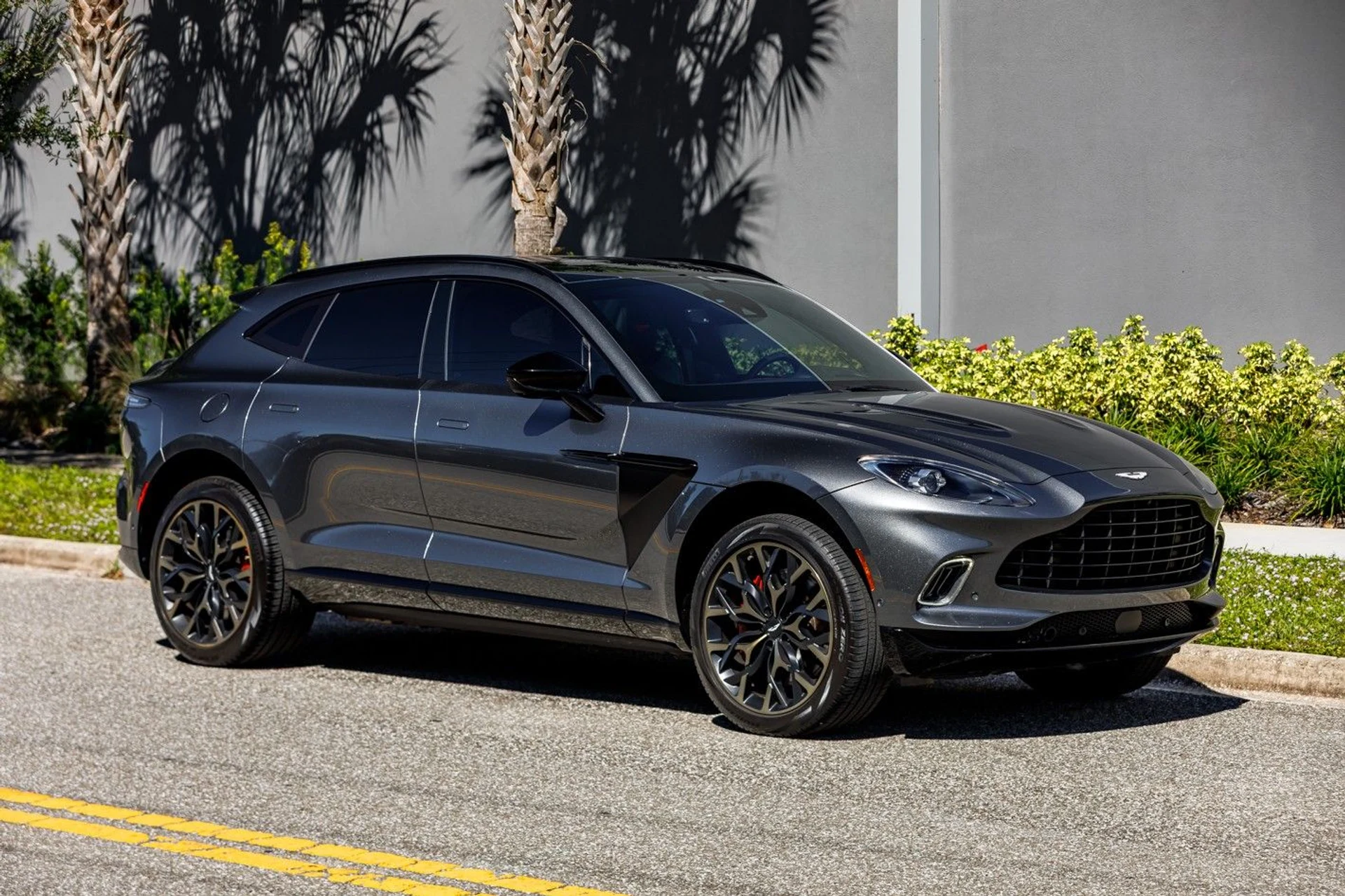 mph006_1879582363_Used_2021_Aston_Martin_DBX_4a19b57cdb