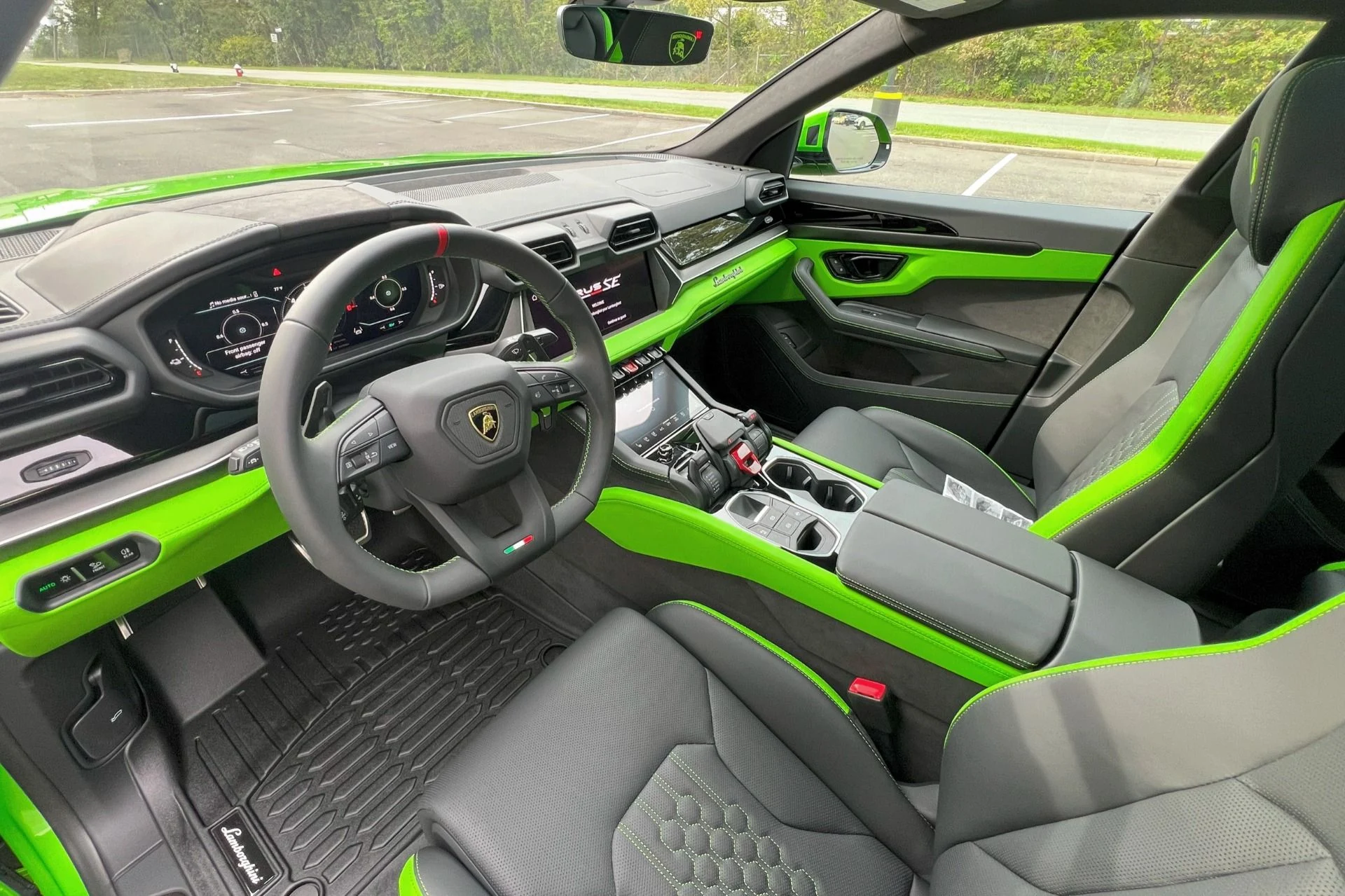 mph006_1881718914_Used_2025_Lamborghini_Urus_SE_1759230512_63178d3ccd