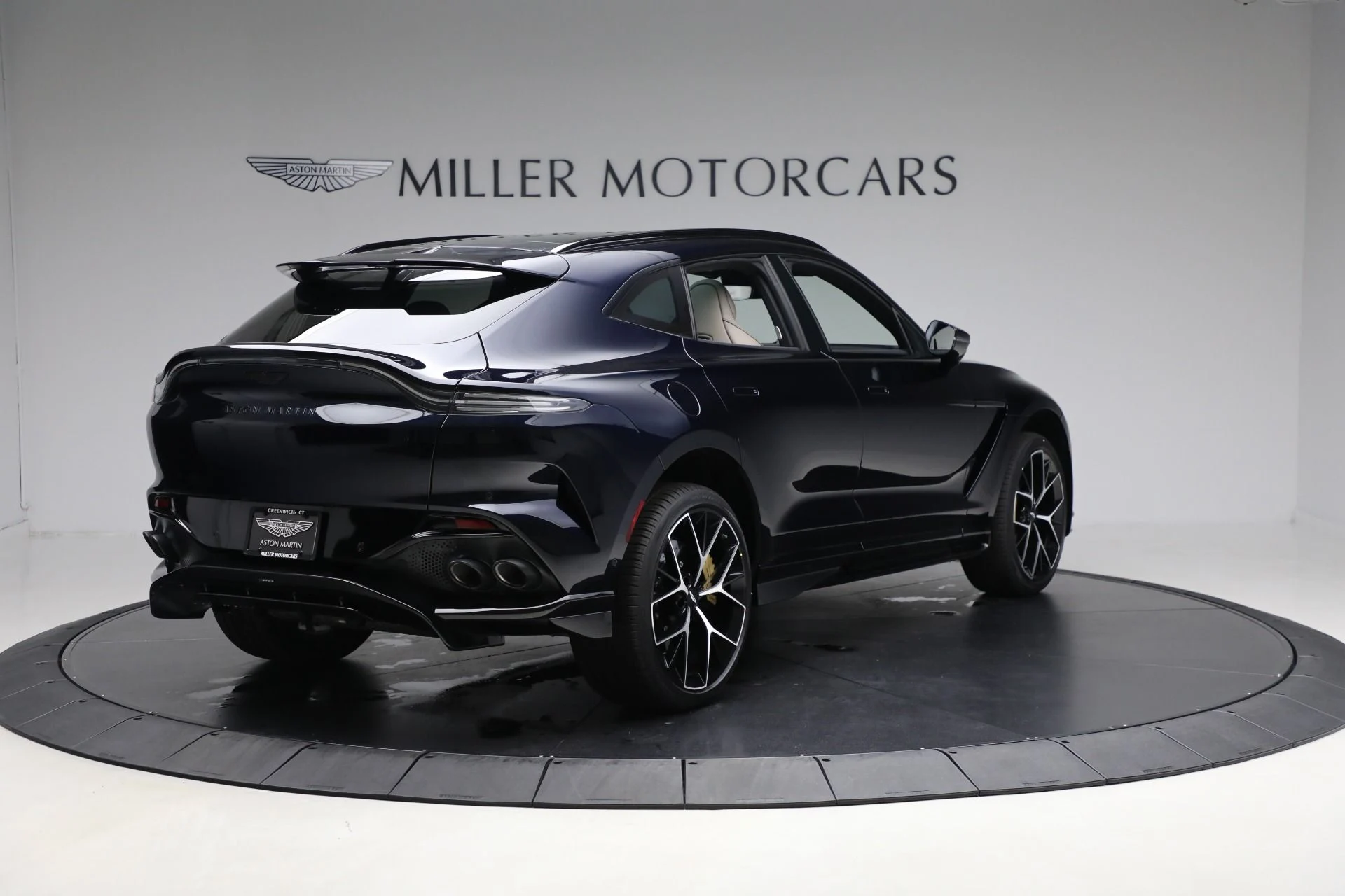 mph006_1883239775_New_2025_Aston_Martin_DBX_707_f2058b813c