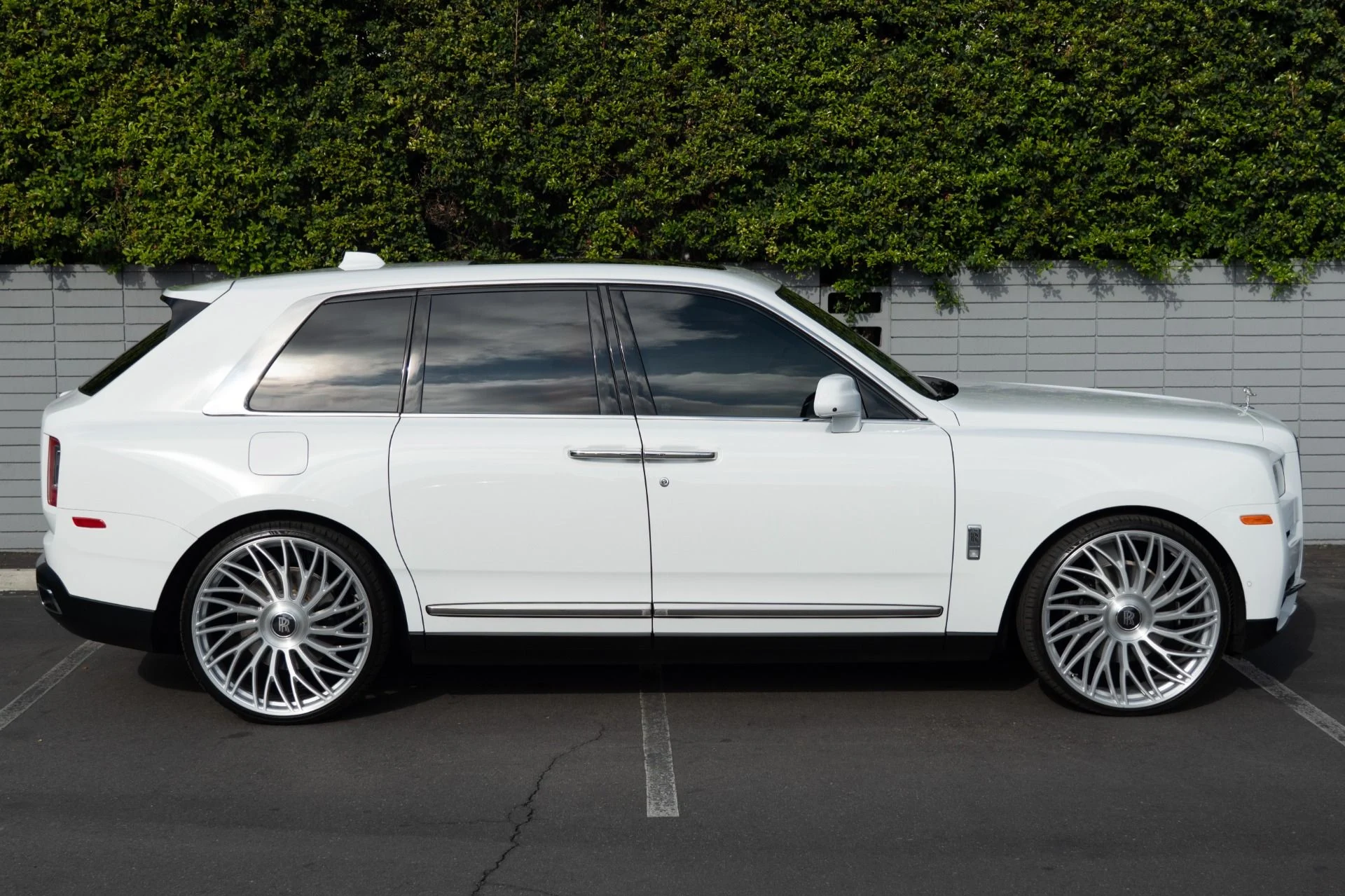 mph006_1884961994_Used_2022_Rolls_Royce_Cullinan_1758310349_332d116554