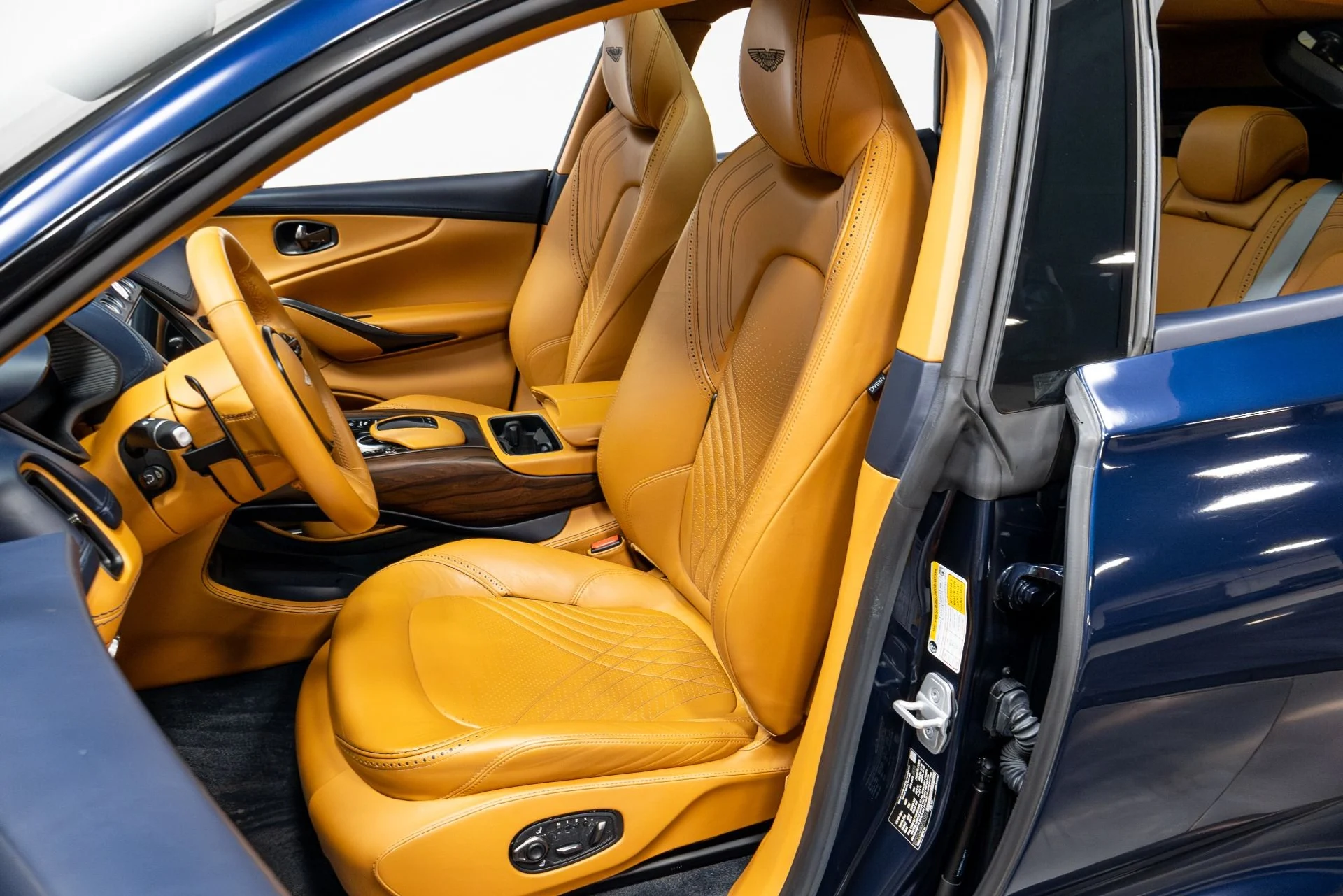 mph006_1907038007_Used_2021_Aston_Martin_DBX_1770088523_48186dee4d