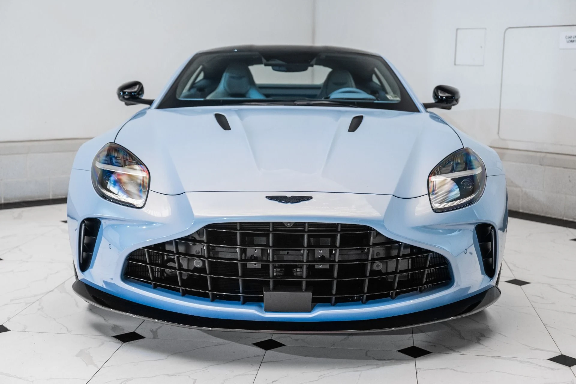 mph006_1914523539_New_2026_ASTON_MARTIN_VANTAGE_1759240597_b923fe5f3b