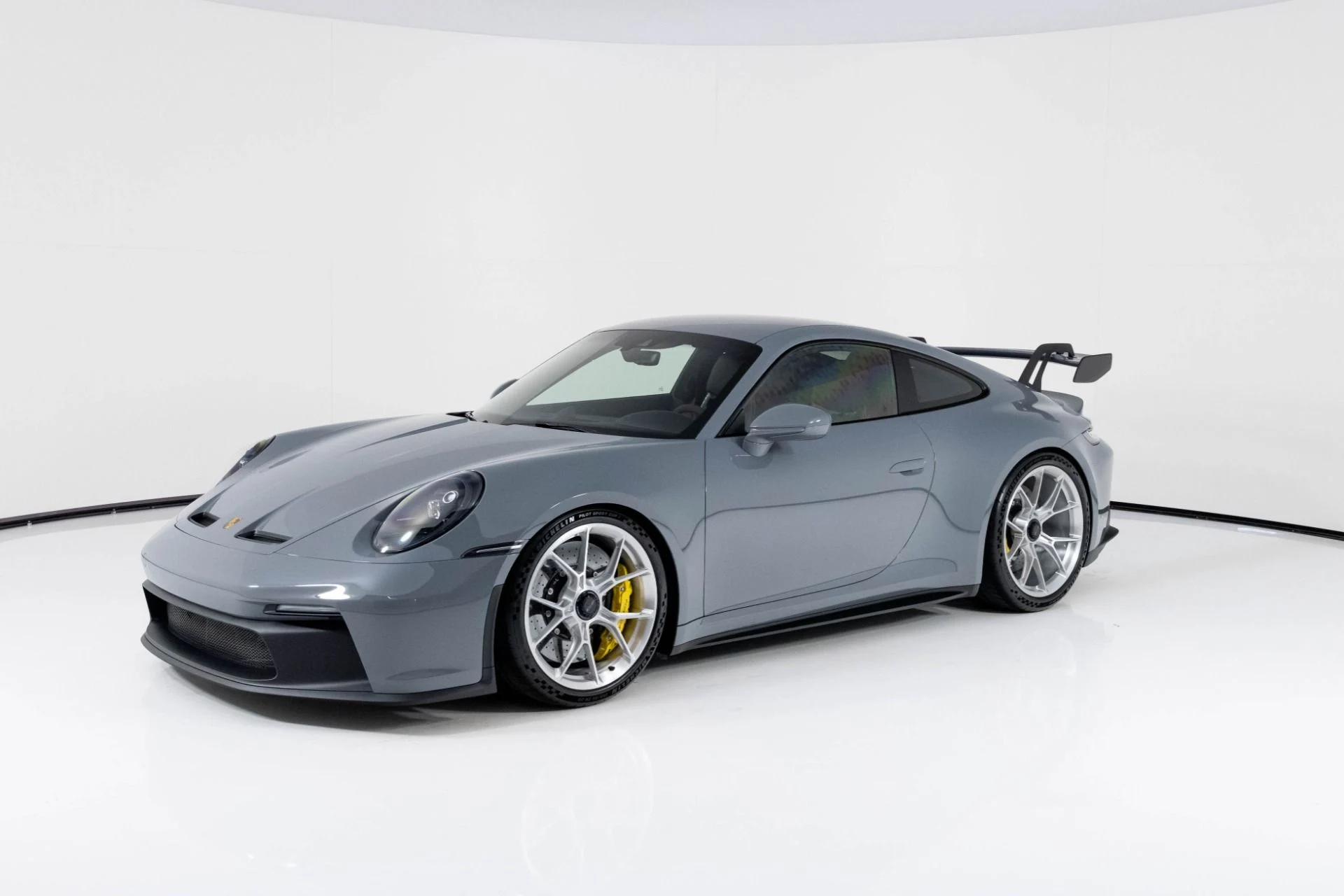 mph006_1926456596_Used_2024_Porsche_911_GT_3_1760998093_8f547e0888